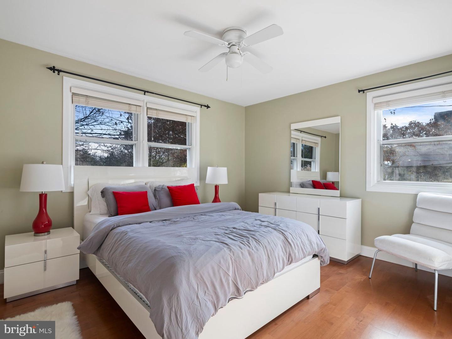 5904 la Vista DRIVE