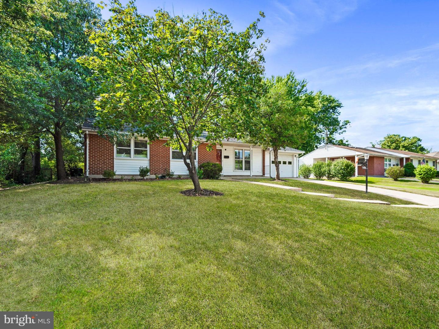 5904 la Vista DRIVE