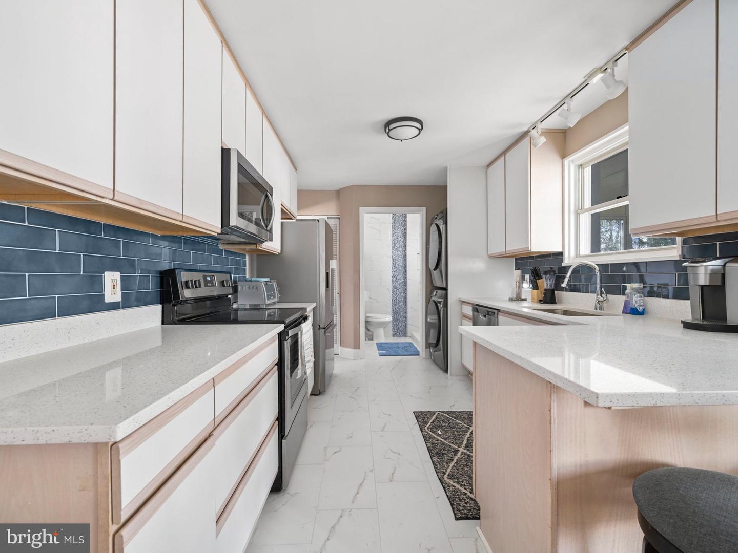 5904 la Vista DRIVE