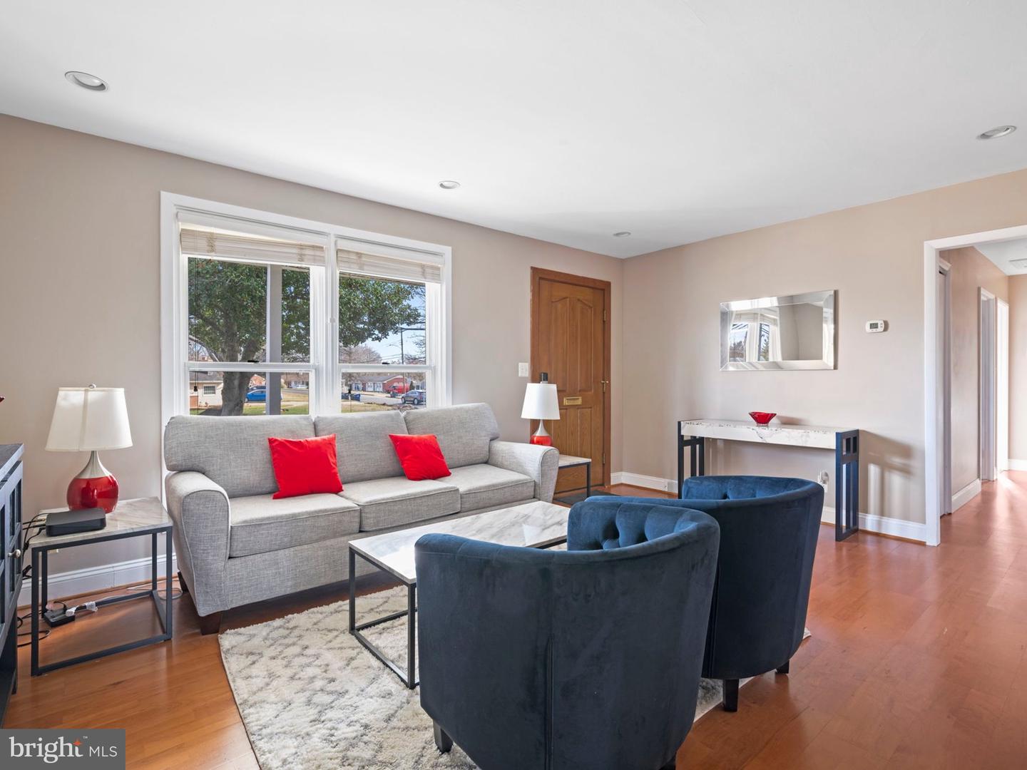 5904 la Vista DRIVE