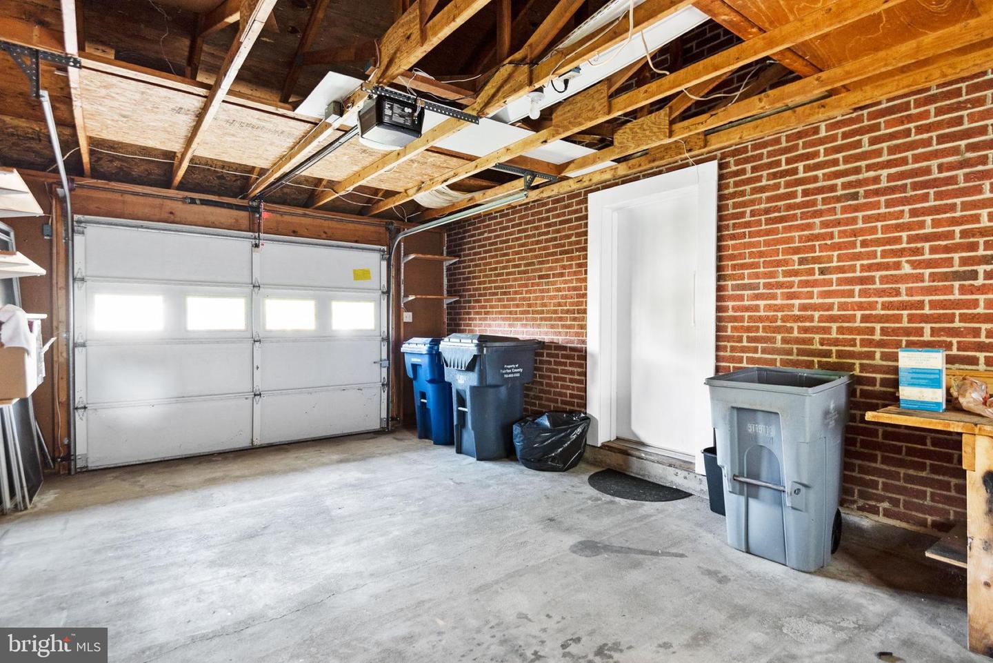5904 la Vista DRIVE
