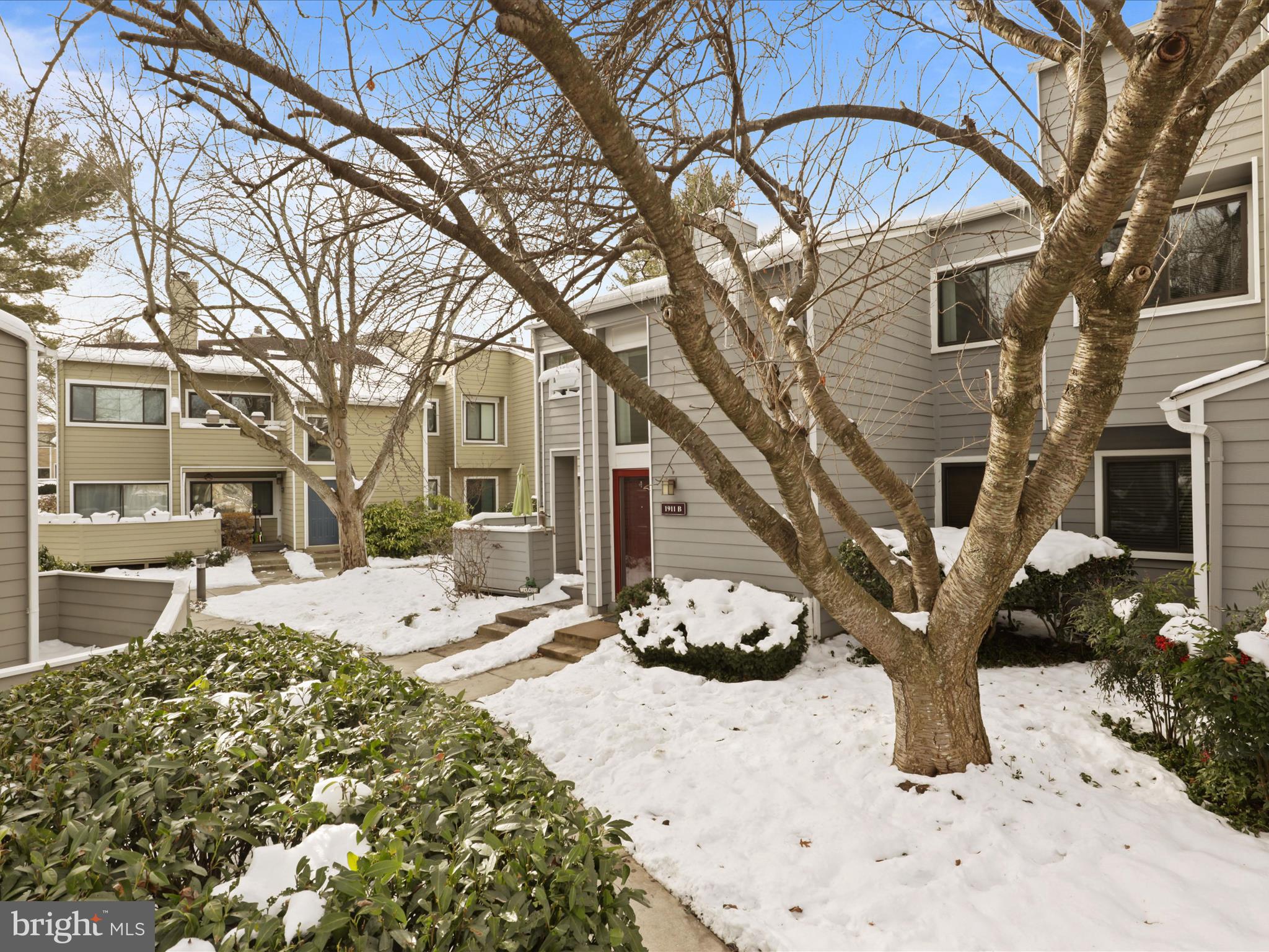1911 Villaridge DRIVE Unit: 1911B
