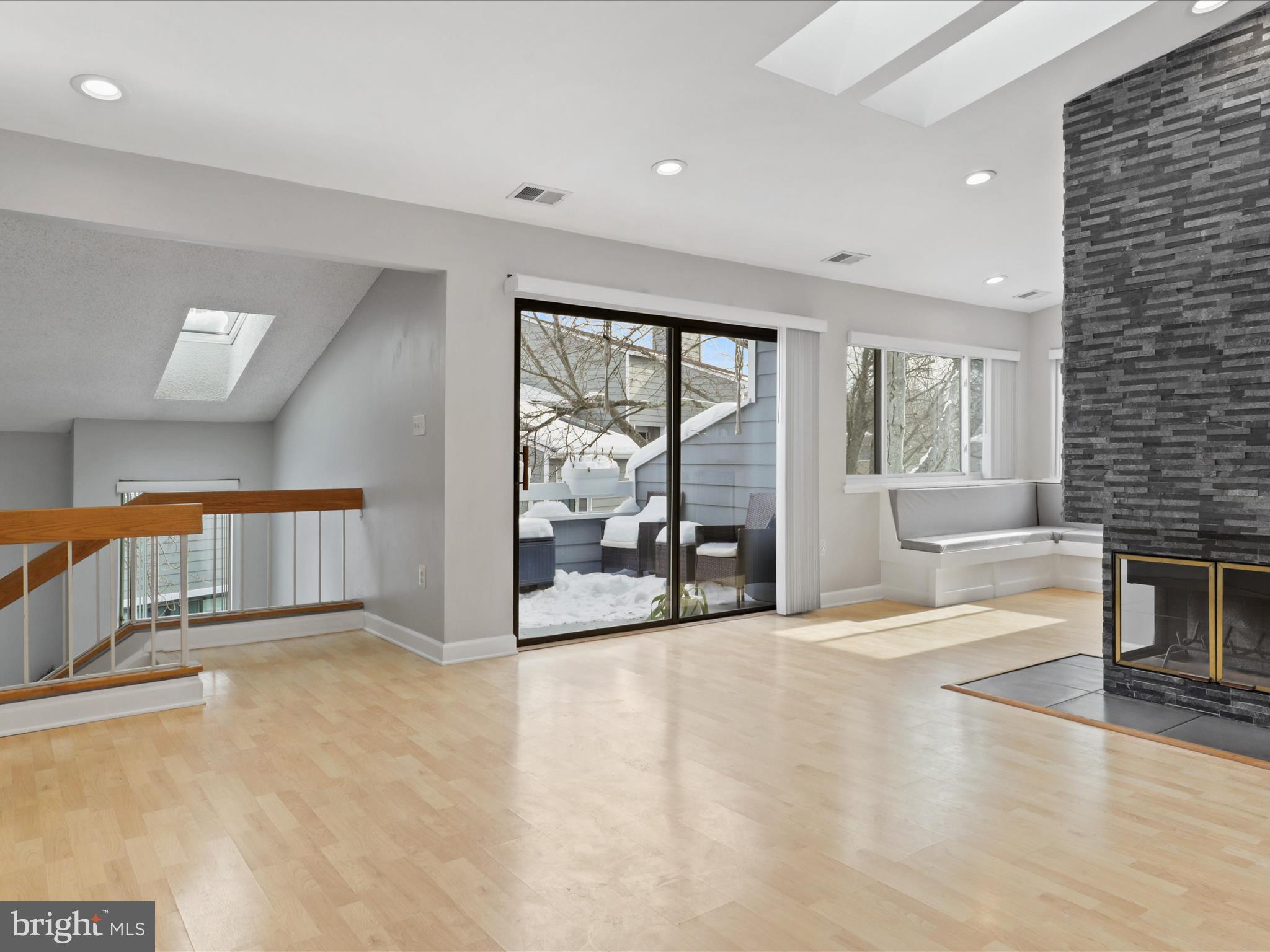 1911 Villaridge DRIVE Unit: 1911B