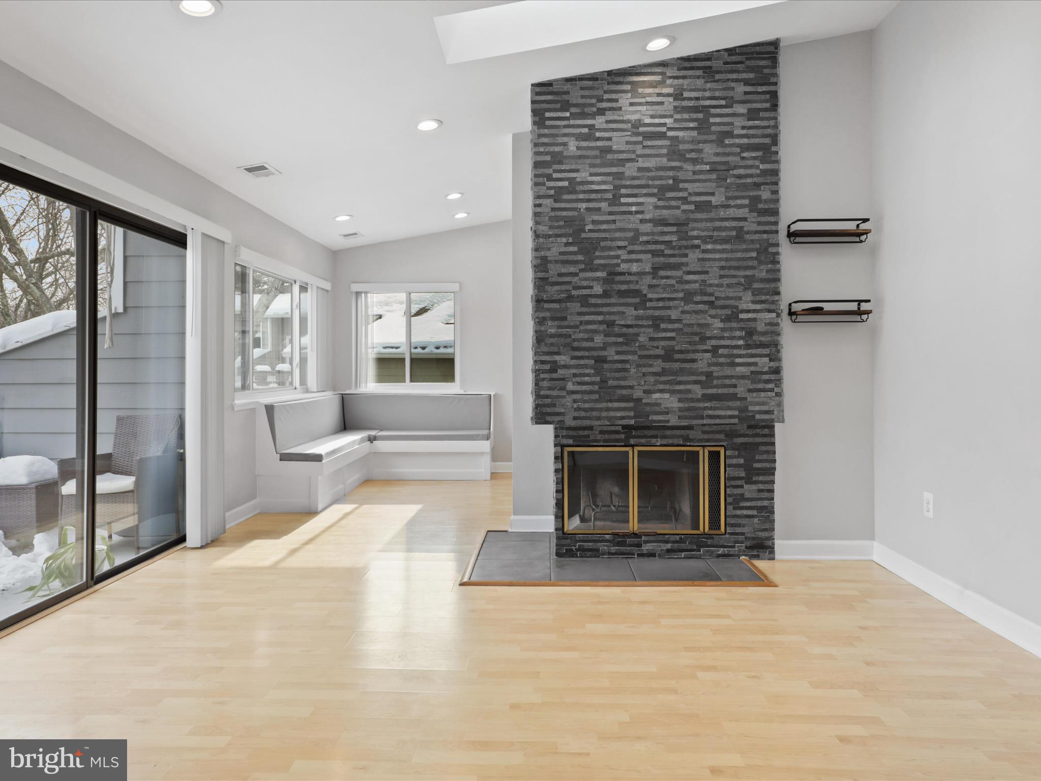 1911 Villaridge DRIVE Unit: 1911B