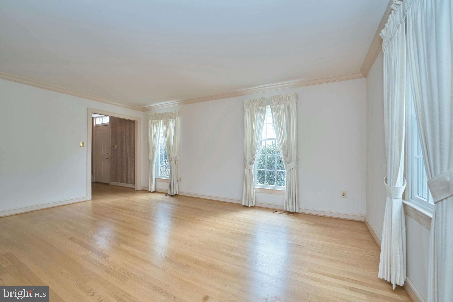 5702 Wooden Hawk Lane