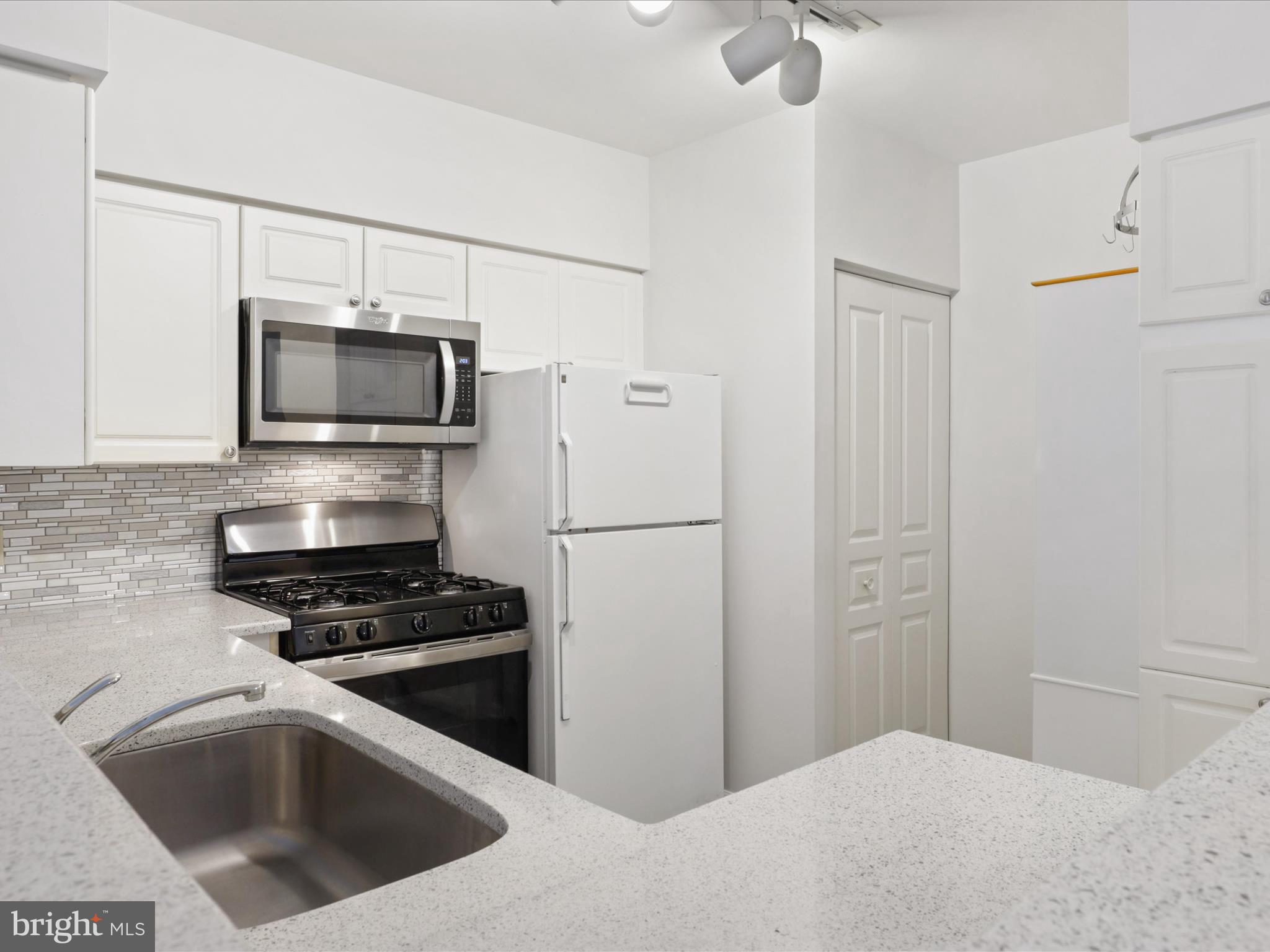 12915 Alton SQUARE Unit: 213