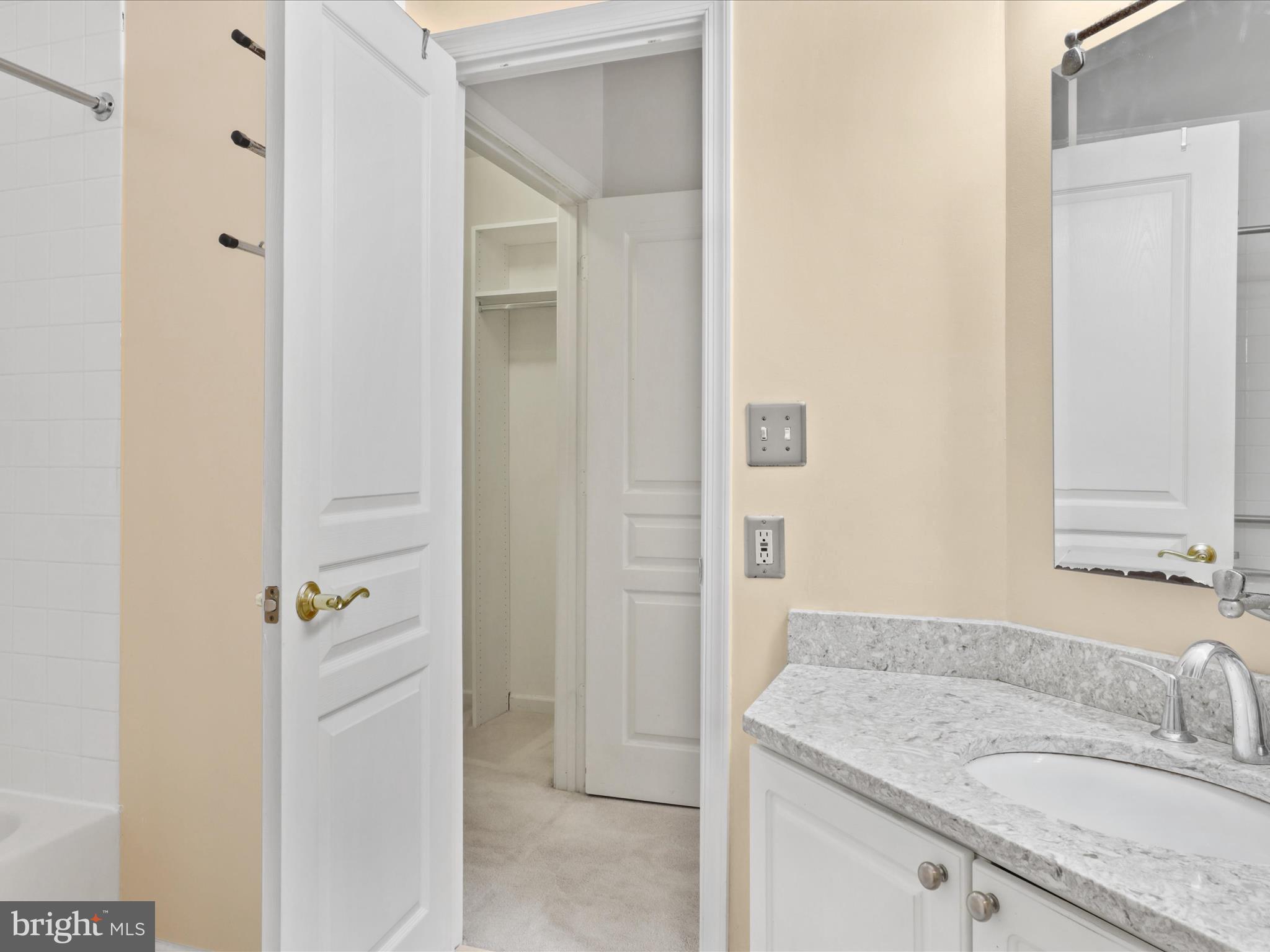 12915 Alton SQUARE Unit: 213