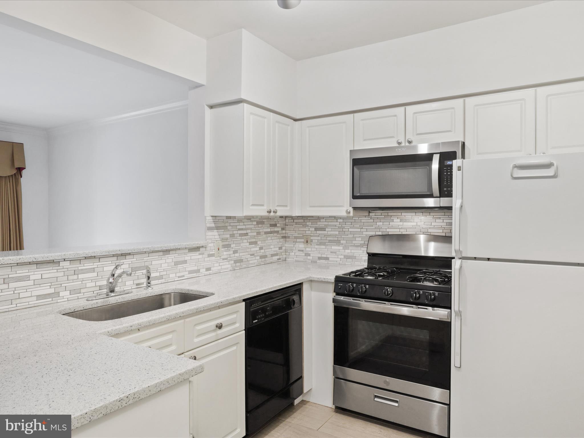 12915 Alton SQUARE Unit: 213