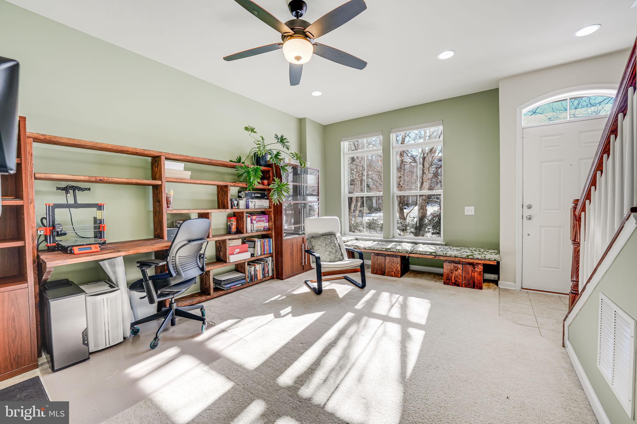 9525 Canonbury Square