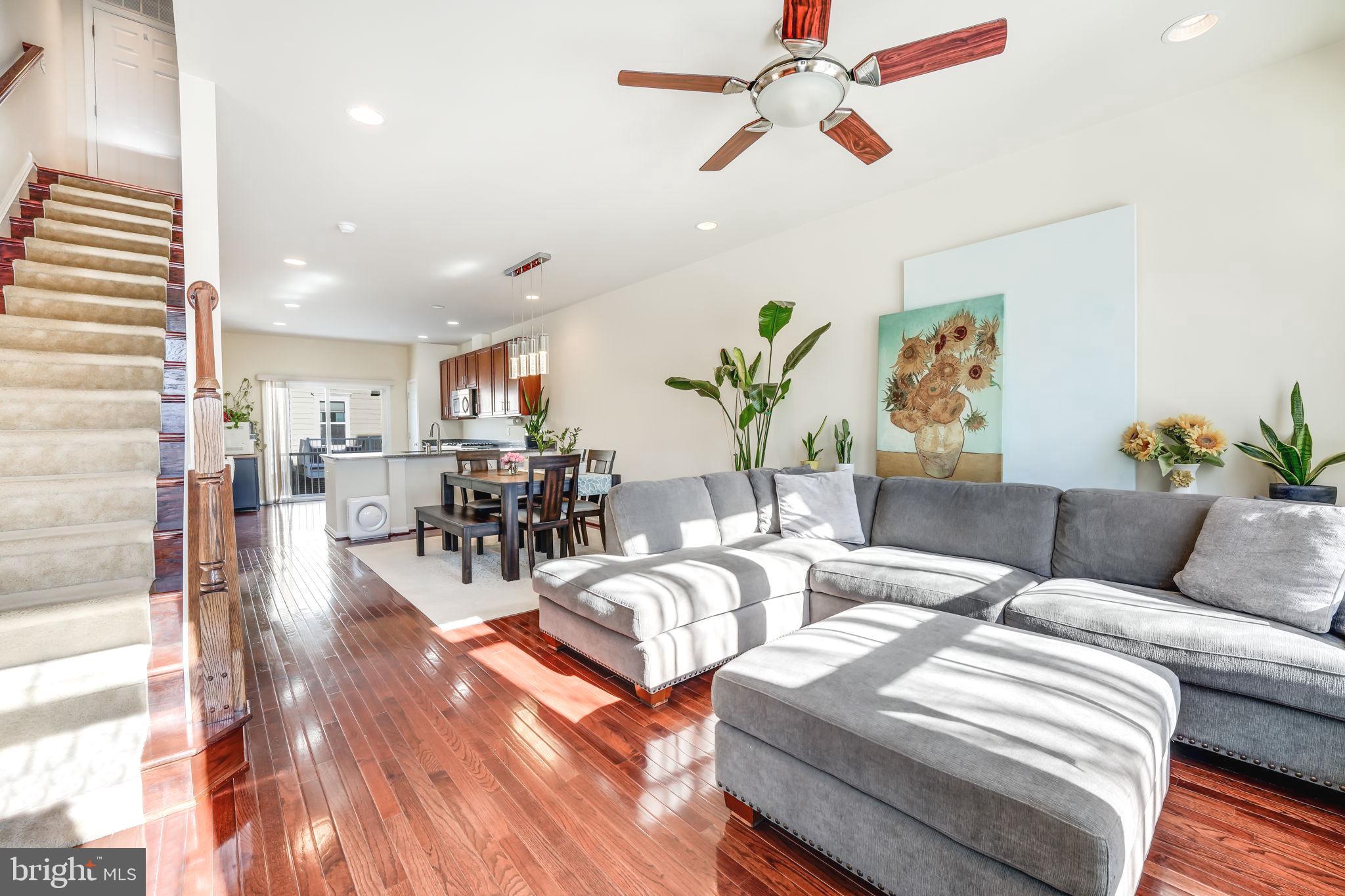 9525 Canonbury Square