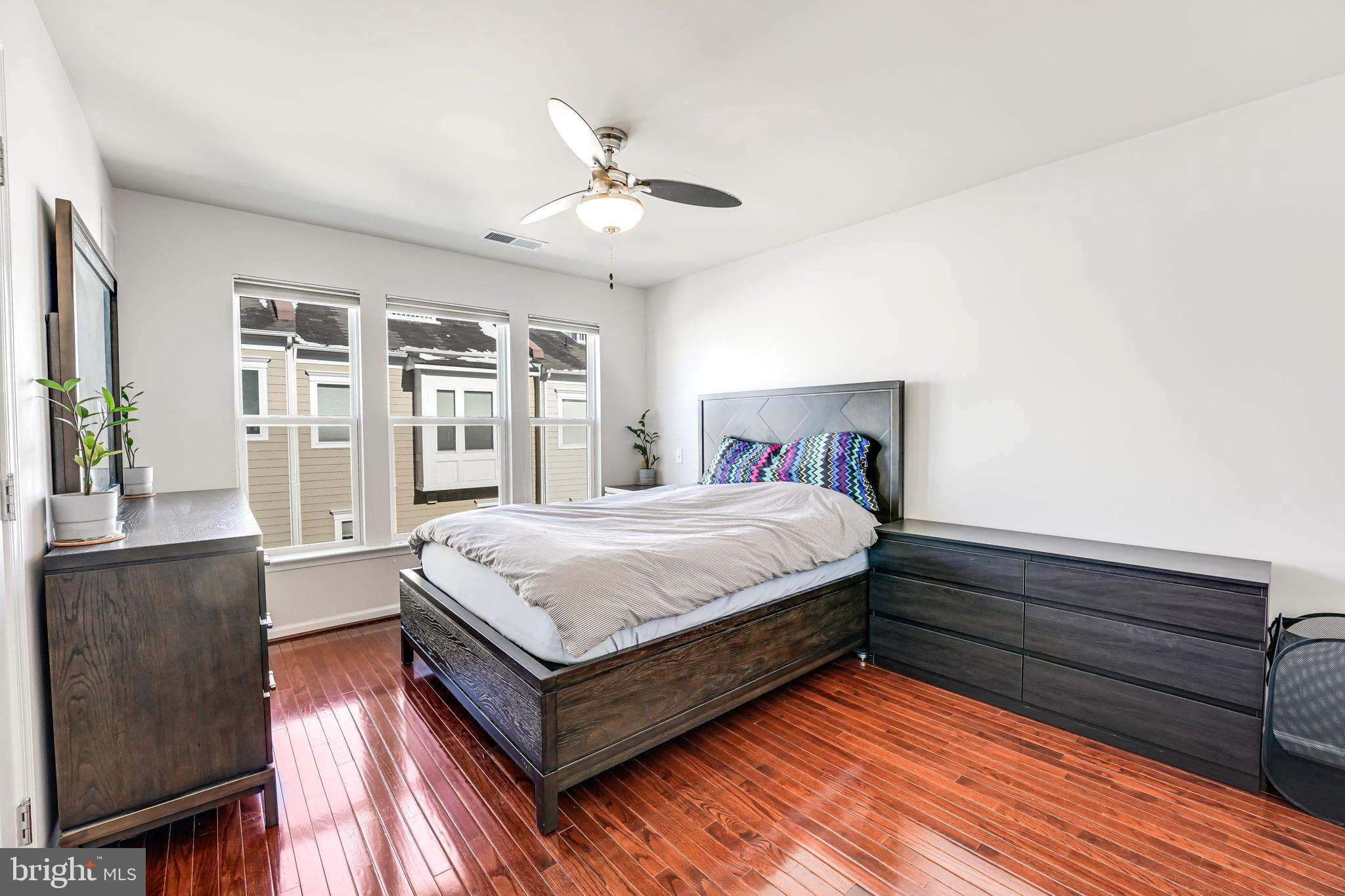 9525 Canonbury Square