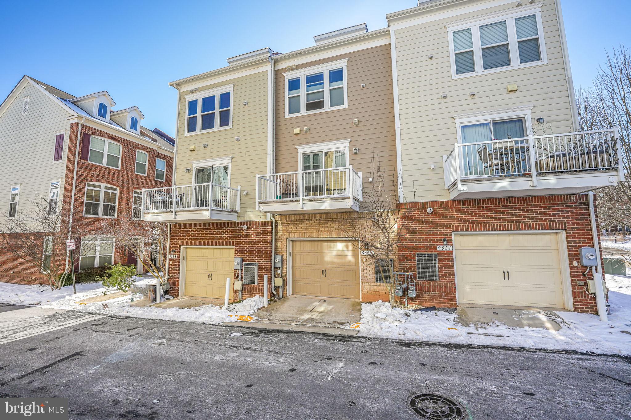 9525 Canonbury Square