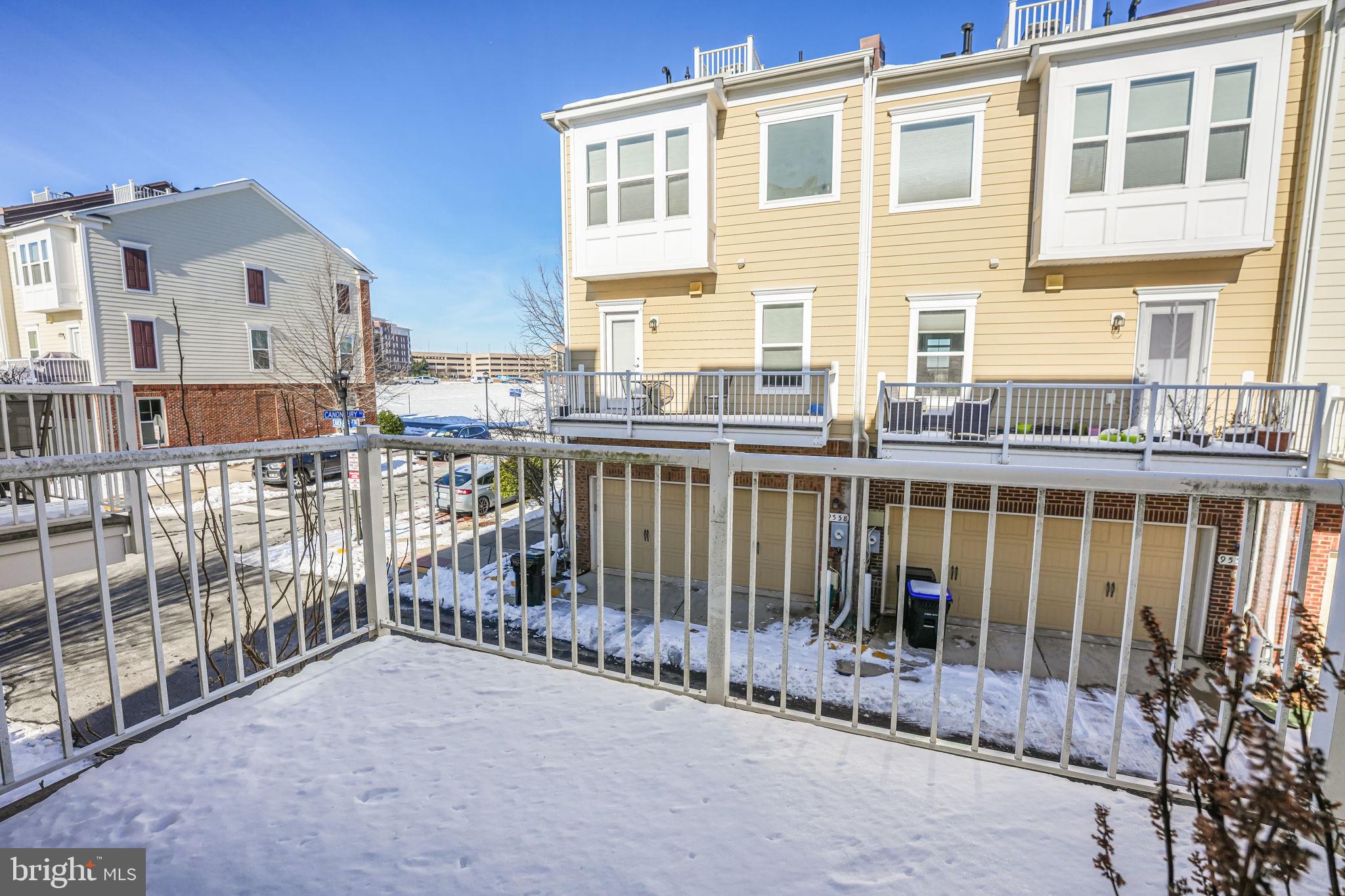 9525 Canonbury Square