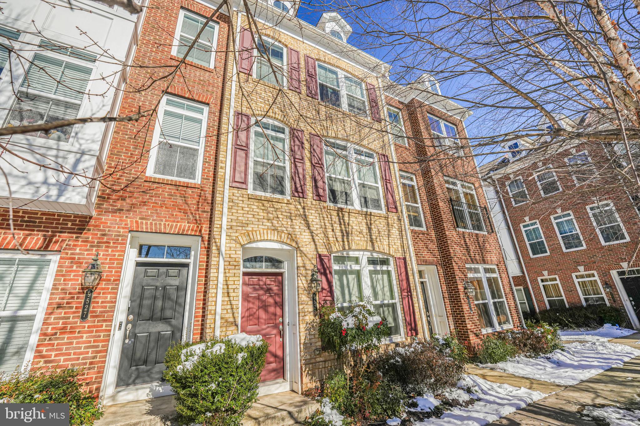 9525 Canonbury Square