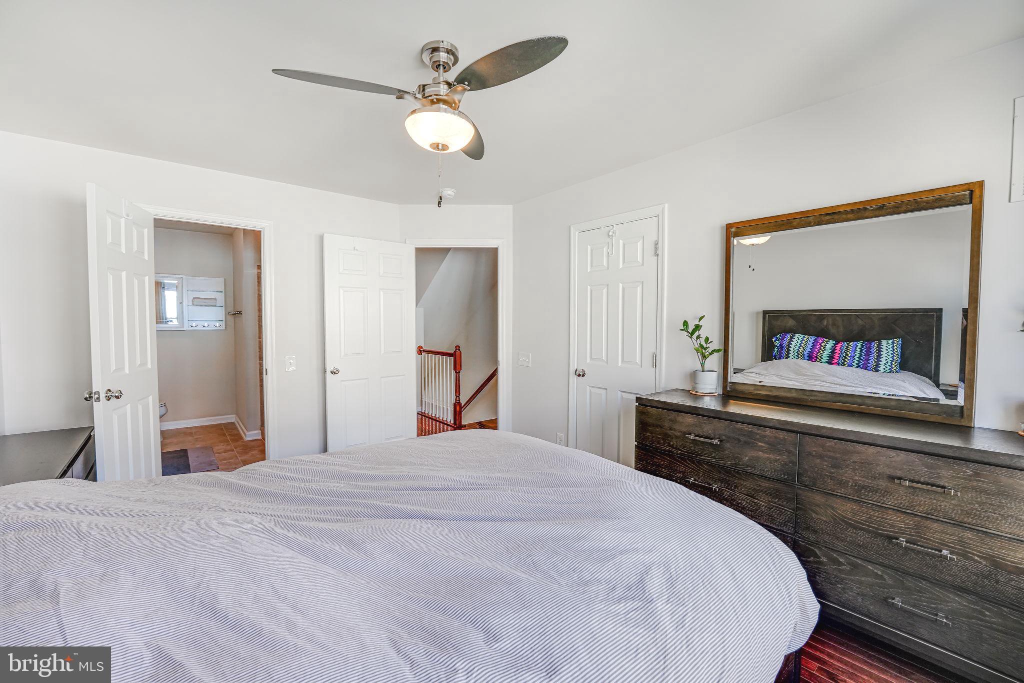 9525 Canonbury Square