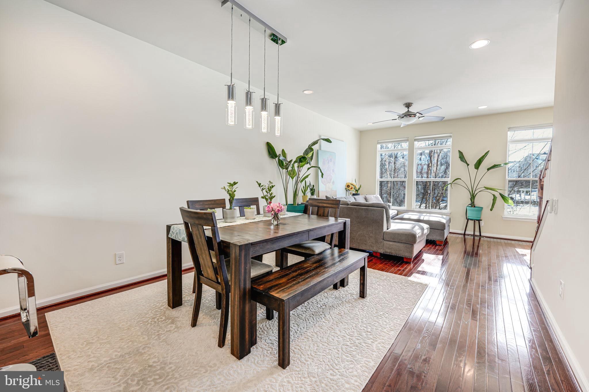 9525 Canonbury Square