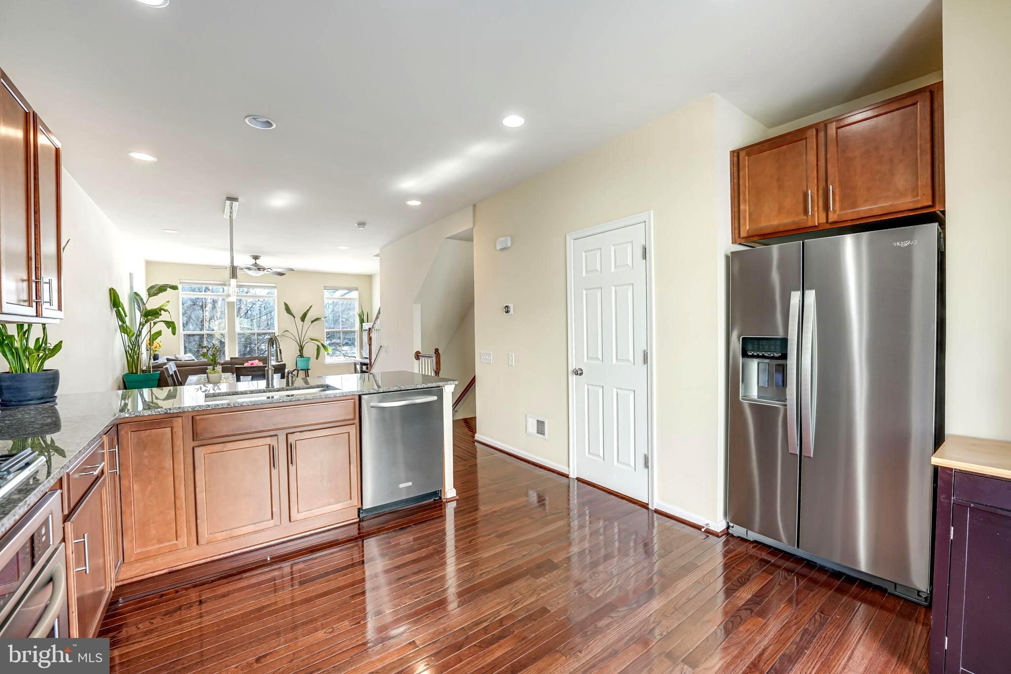 9525 Canonbury Square