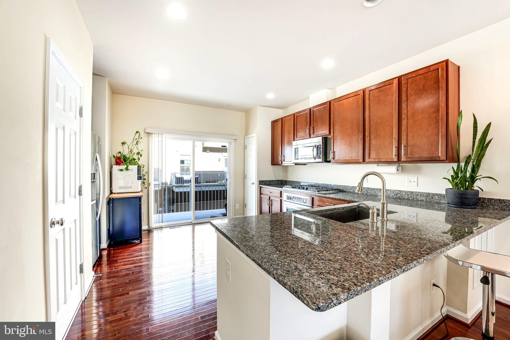 9525 Canonbury Square