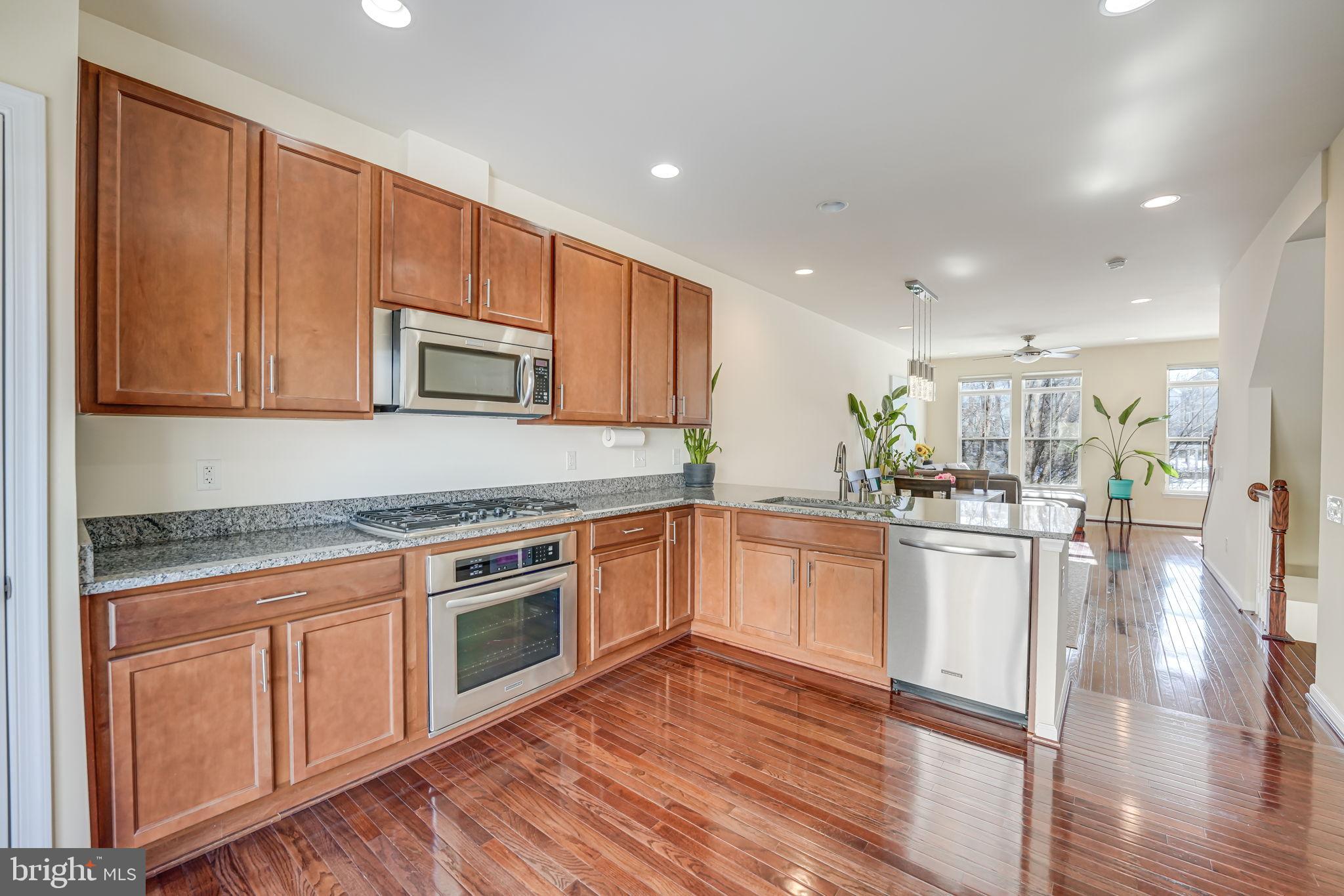 9525 Canonbury Square