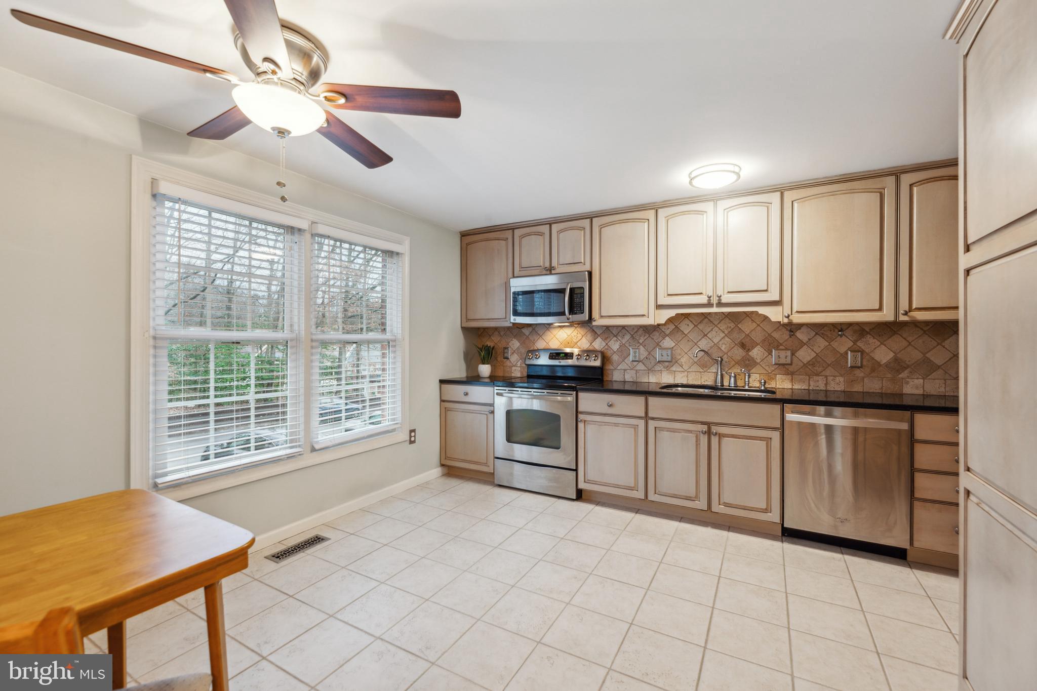 8112 RHODELL LANE