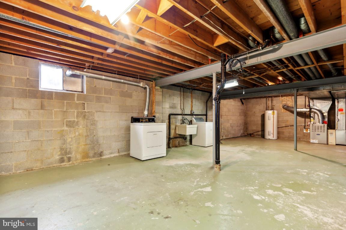 8005 Carrleigh Pkwy