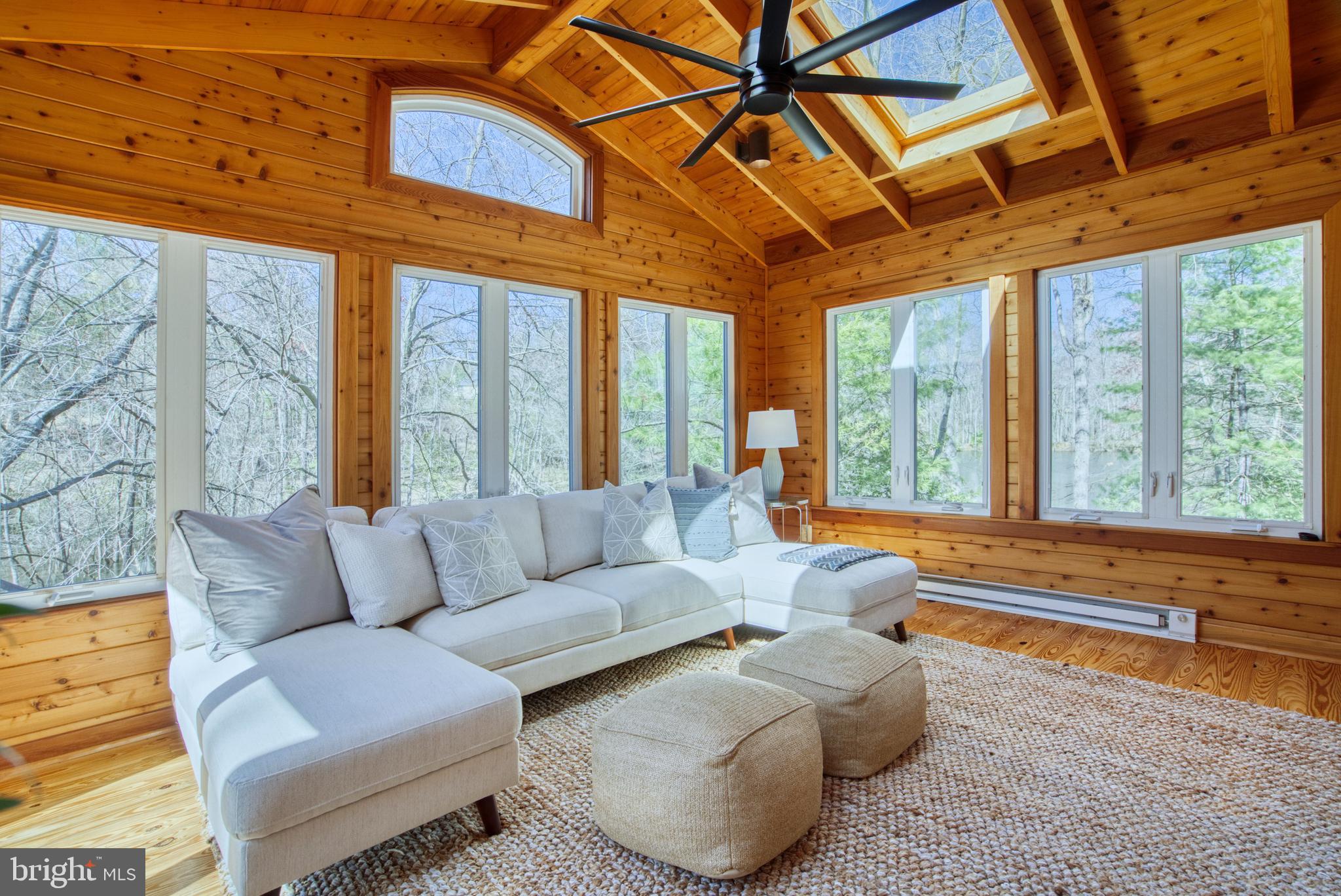 10854 Country Pond
