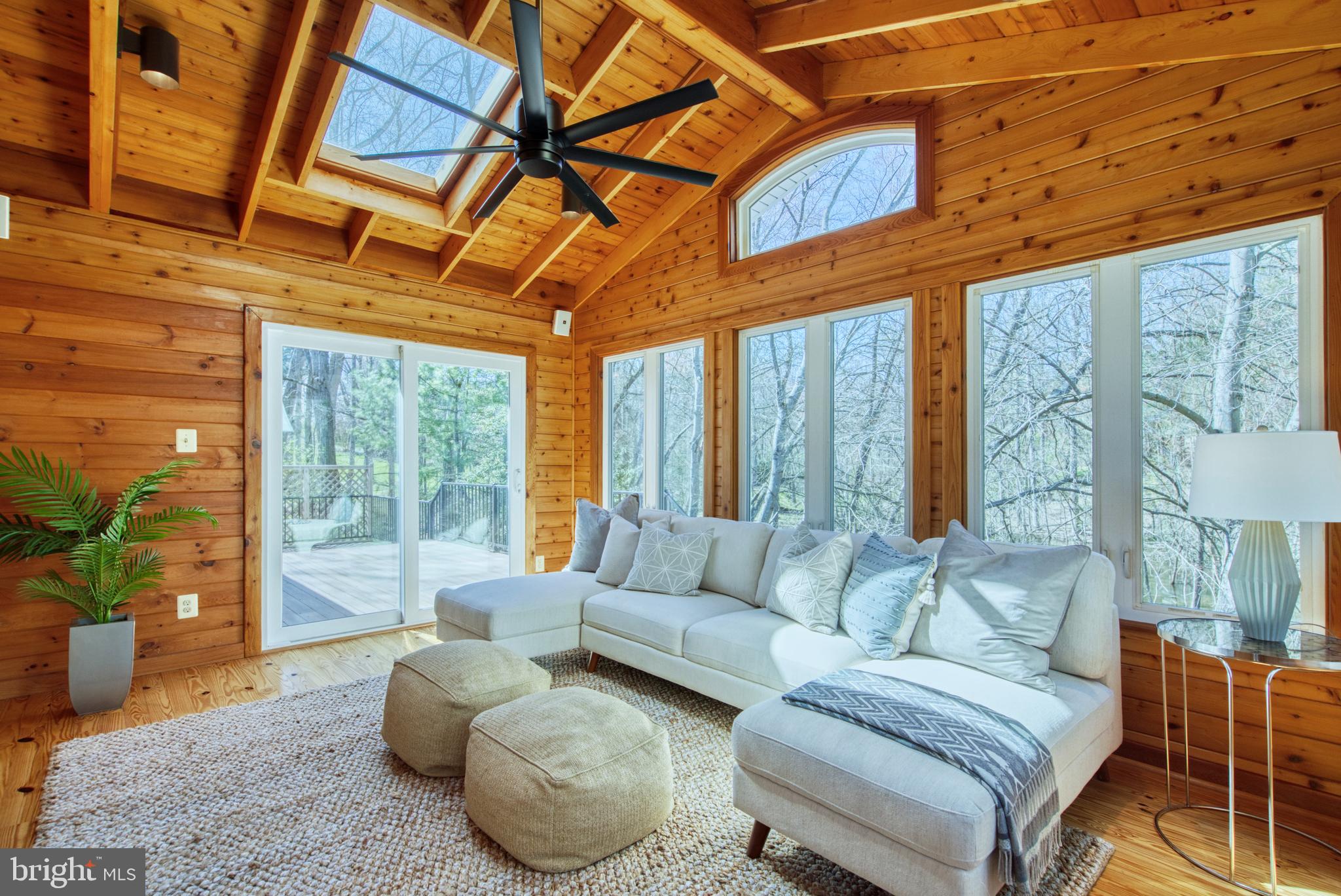 10854 Country Pond