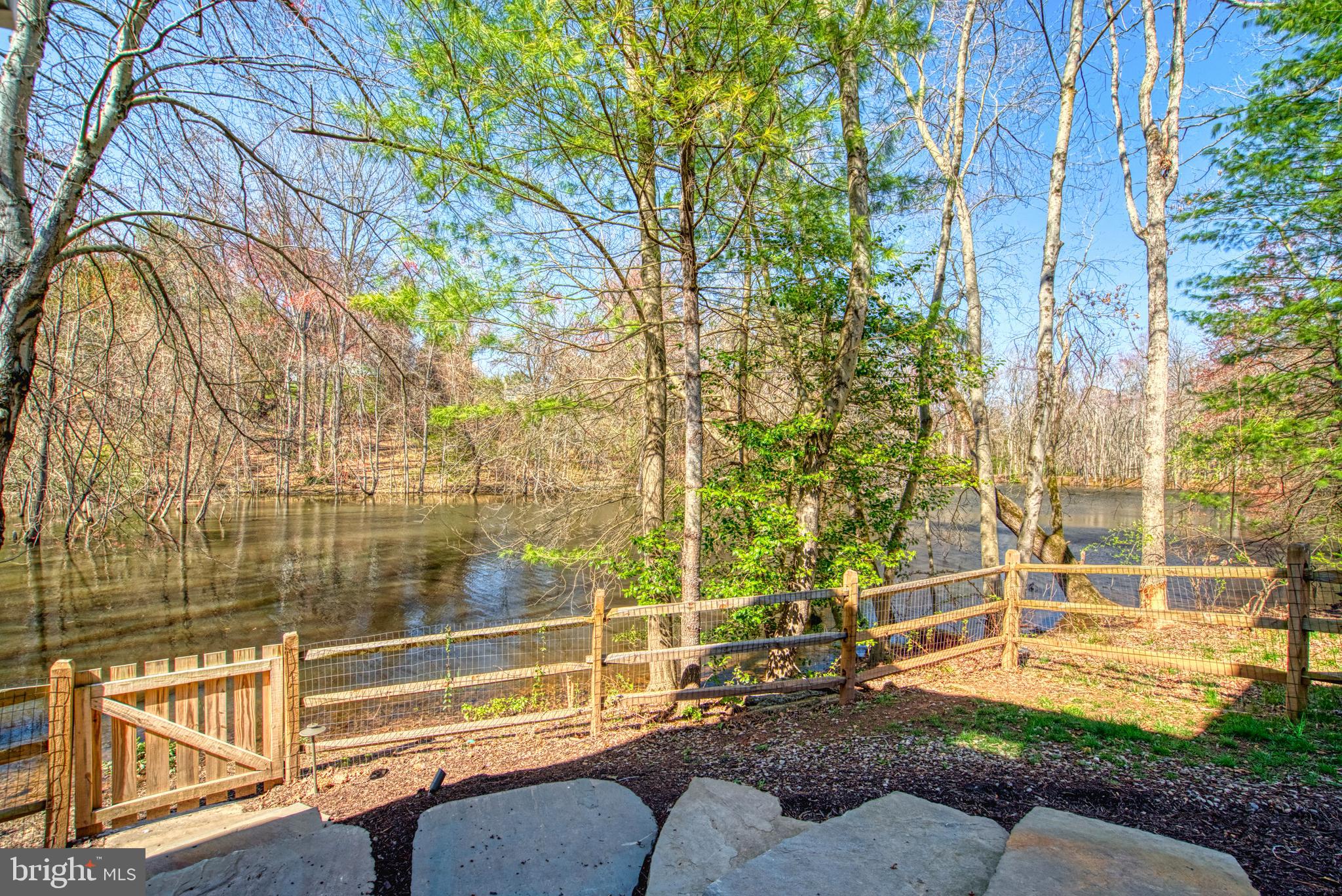 10854 Country Pond