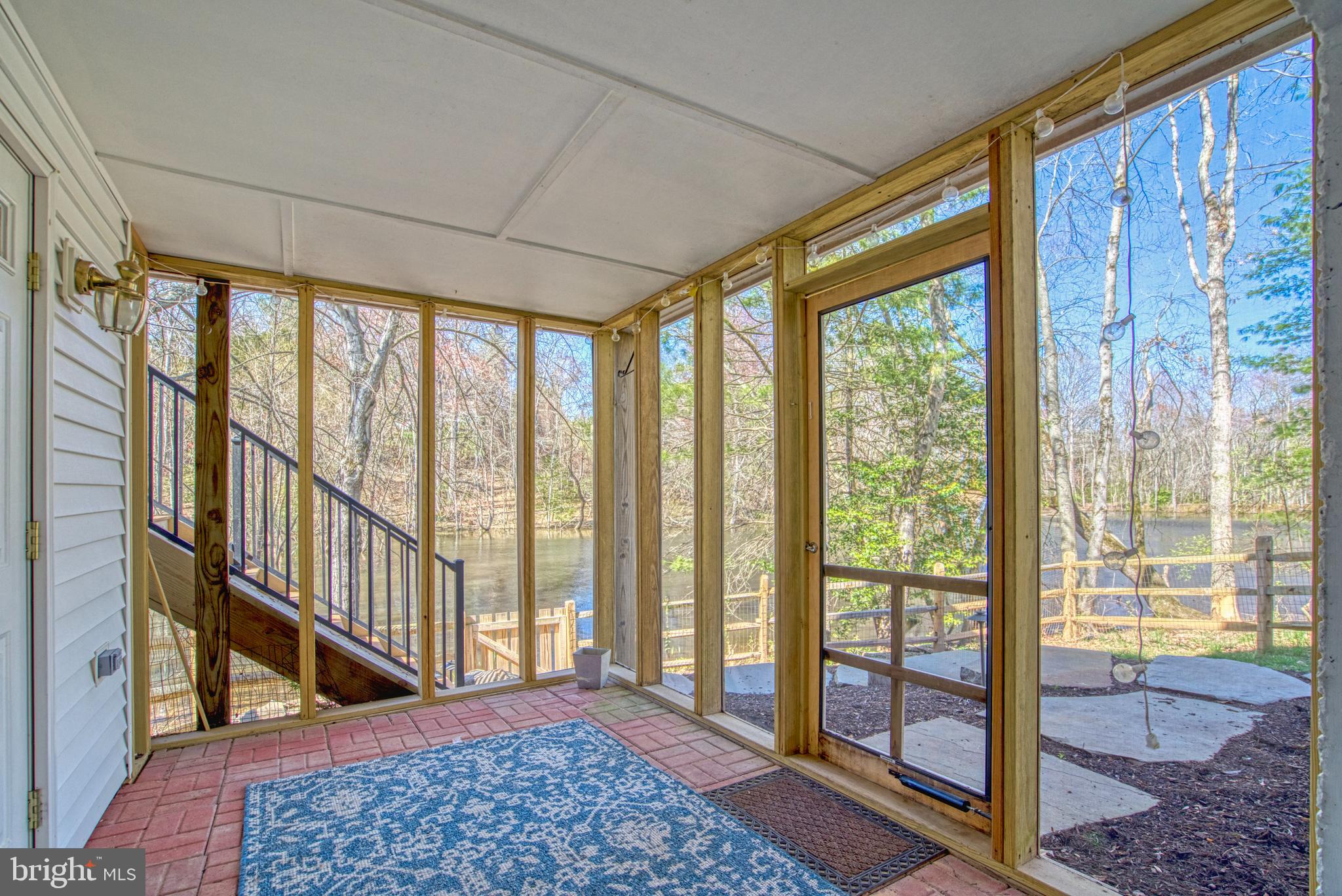 10854 Country Pond
