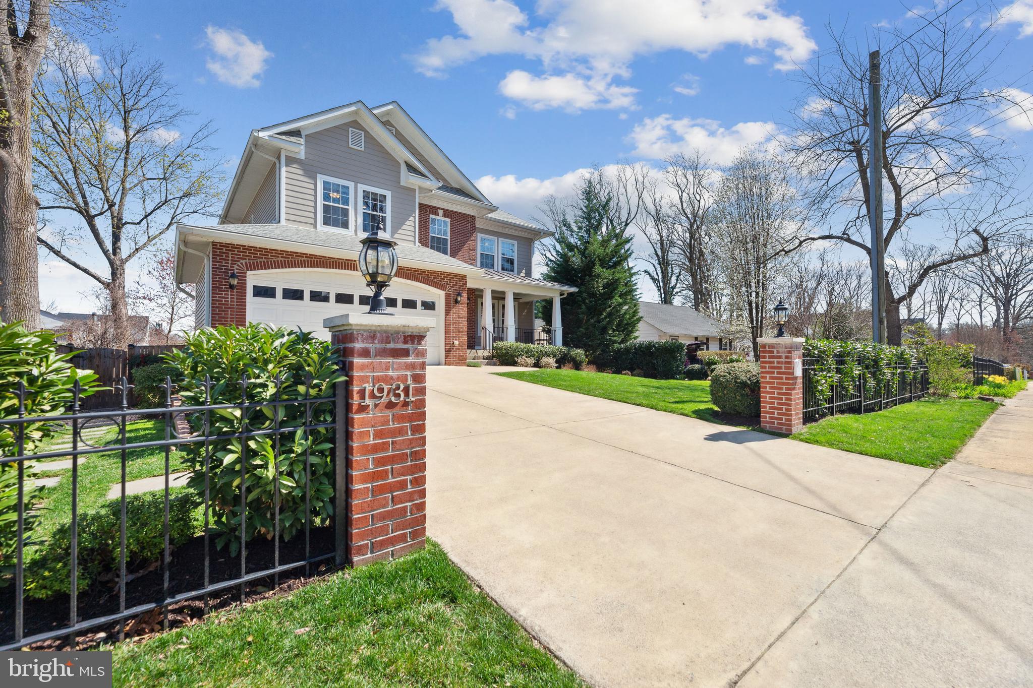 1931 Hillside Dr