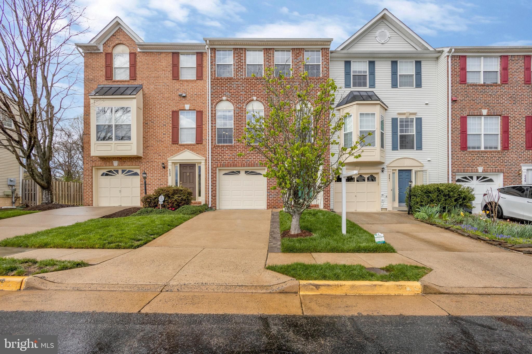 5243 Ballycastle Cir