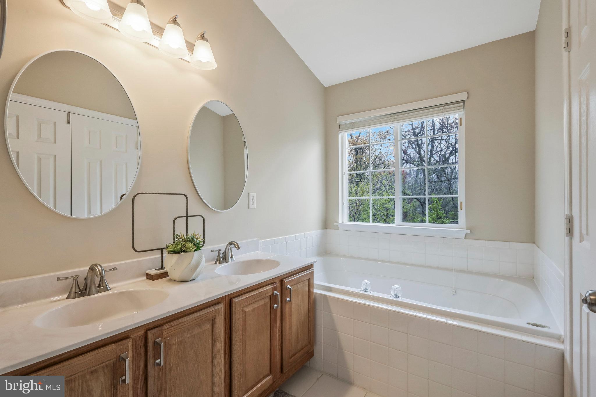 5243 Ballycastle Cir