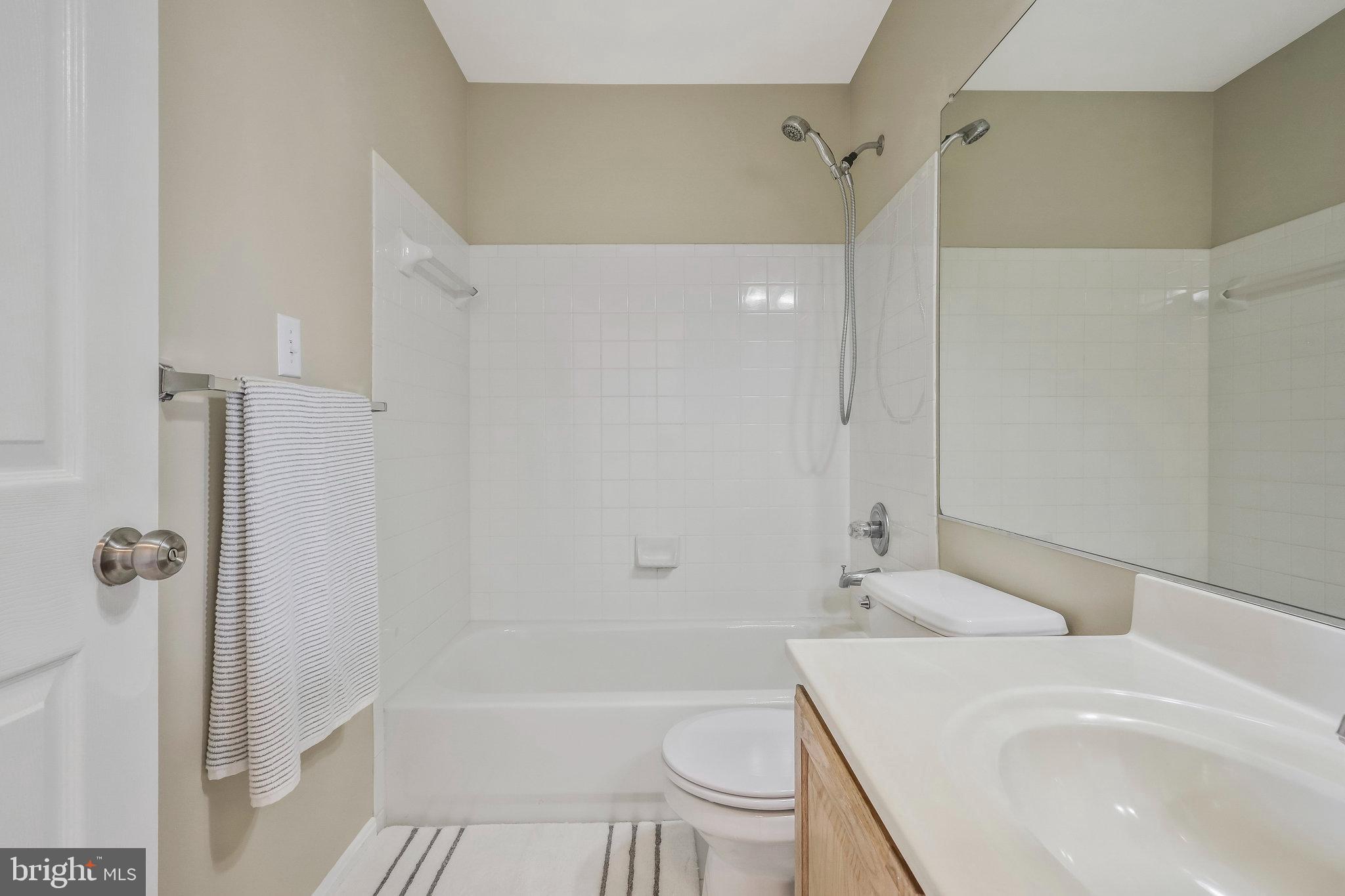 5243 Ballycastle Cir
