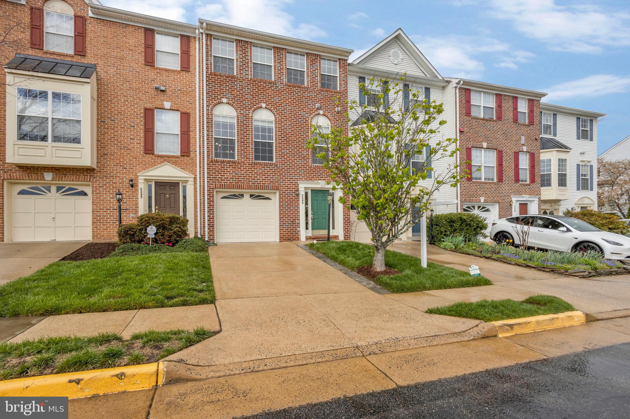 5243 Ballycastle Cir