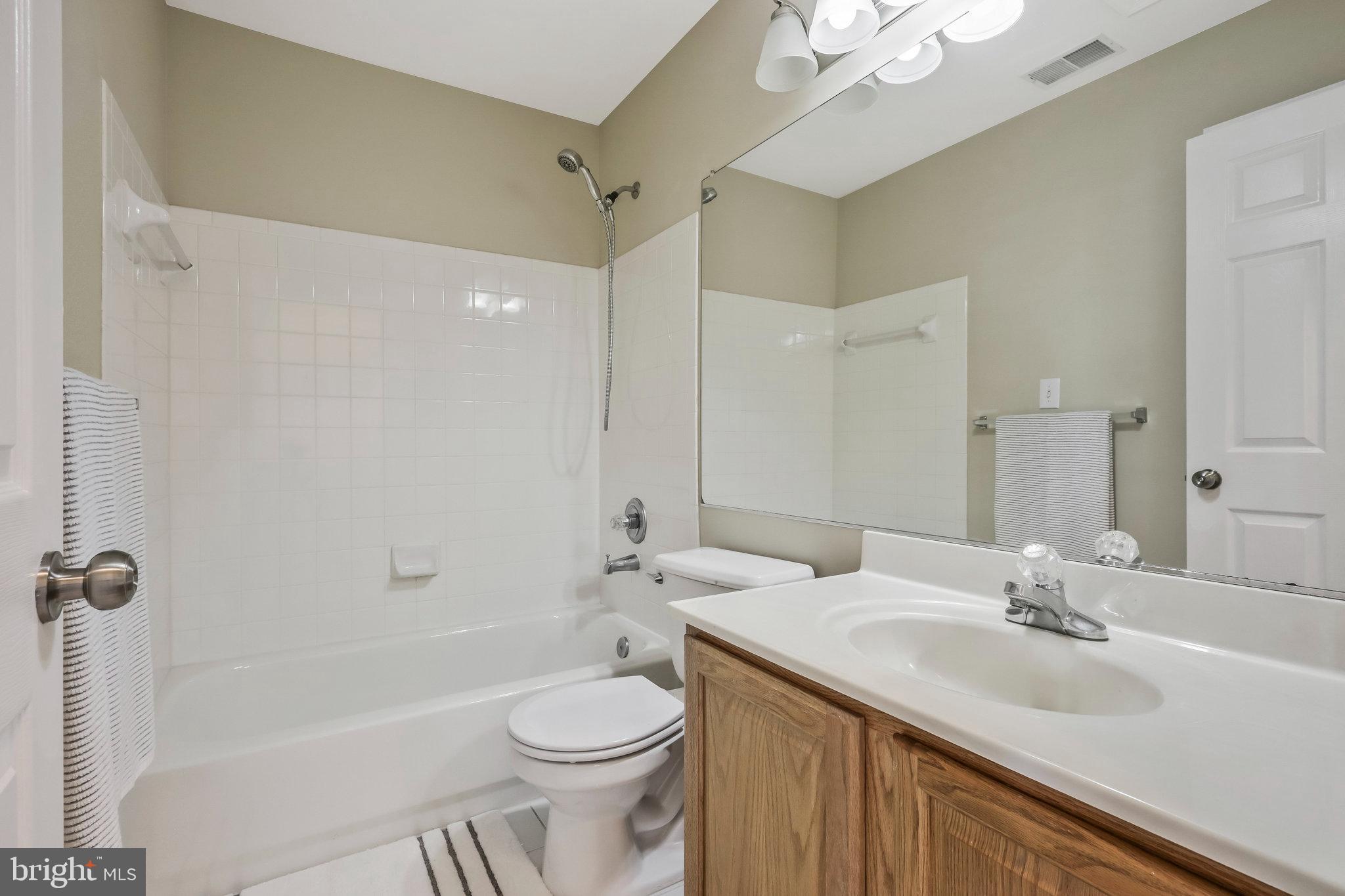 5243 Ballycastle Cir