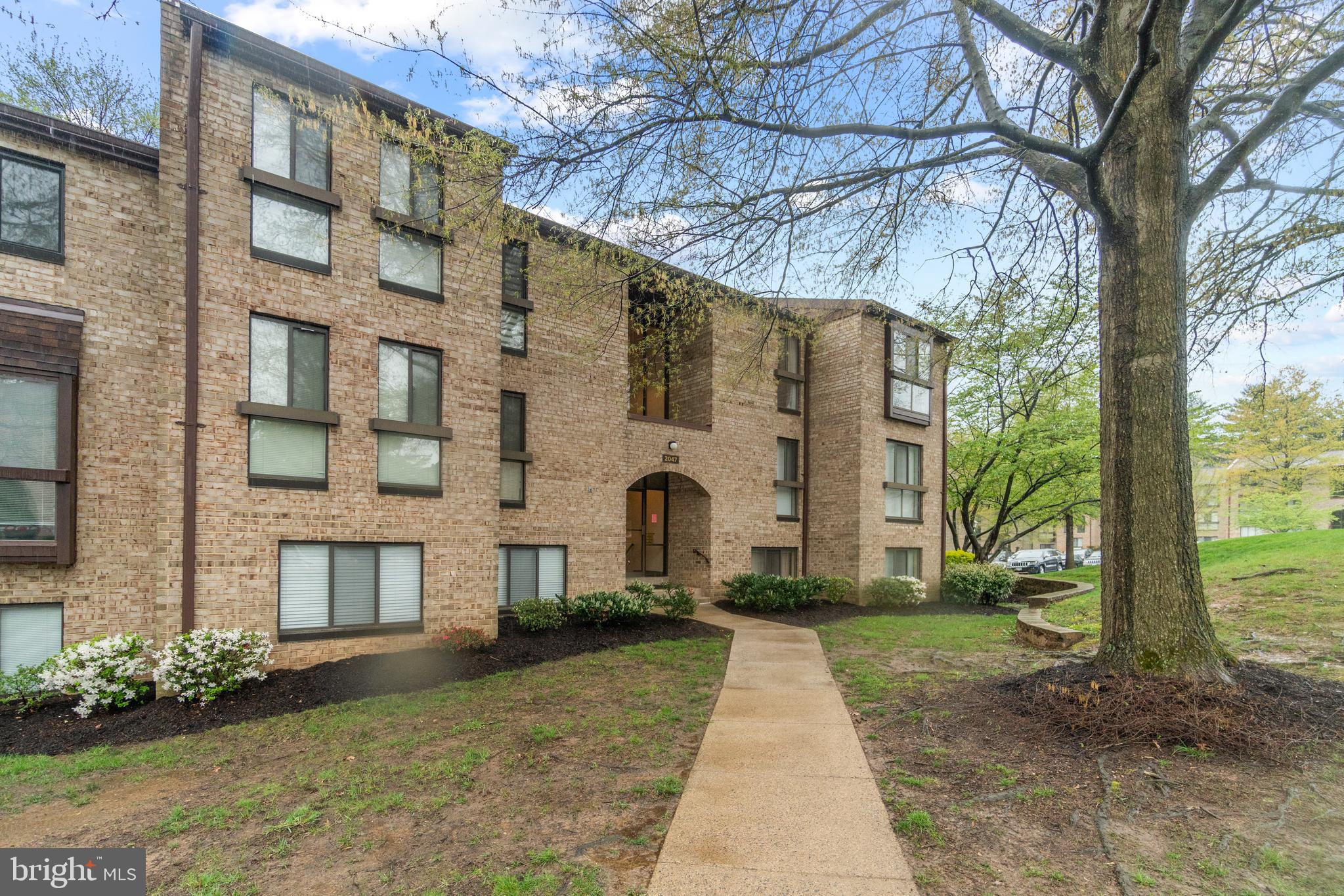 2047 Royal Fern Ct #22b