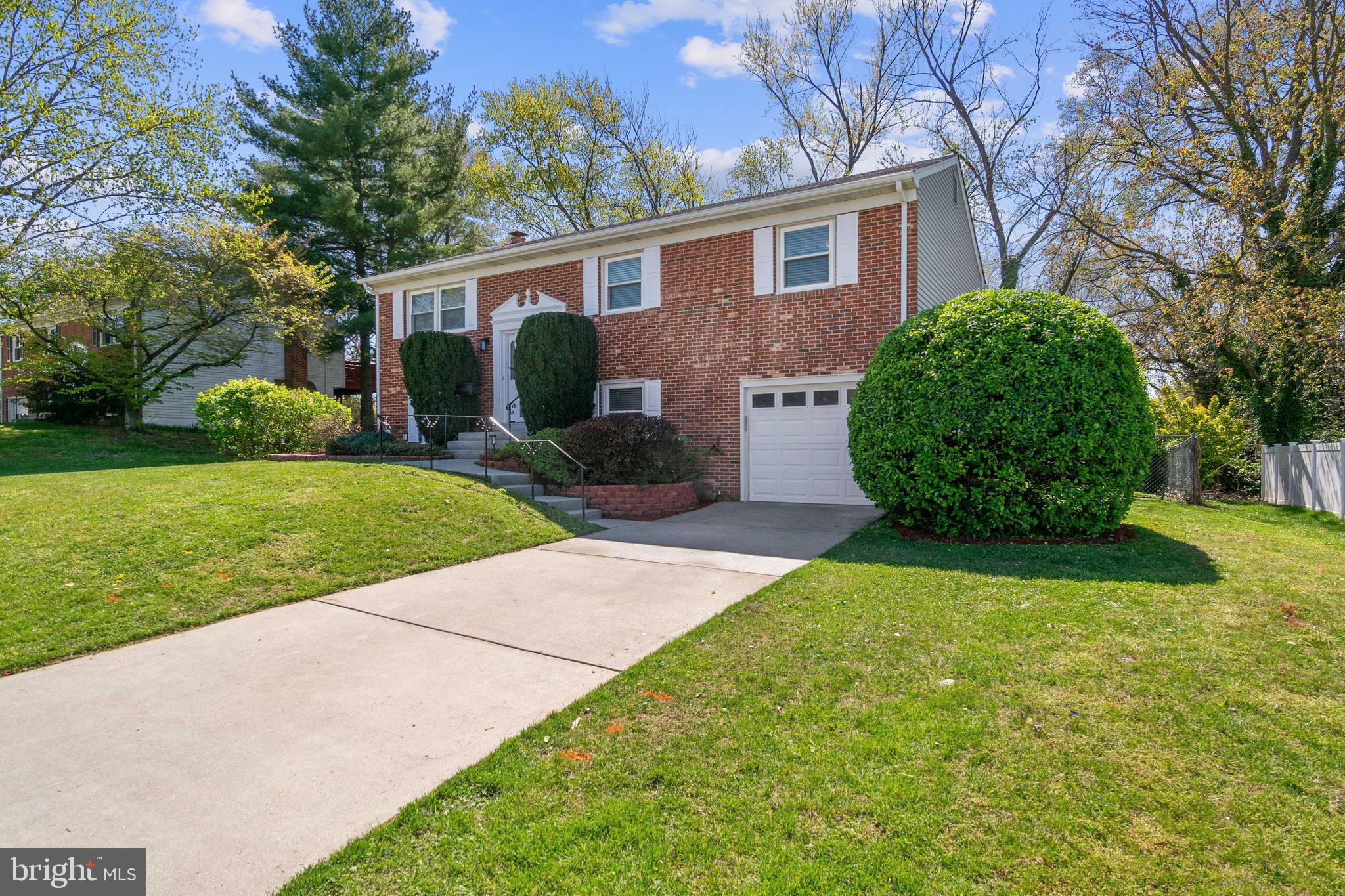 3905 Hillview Ct