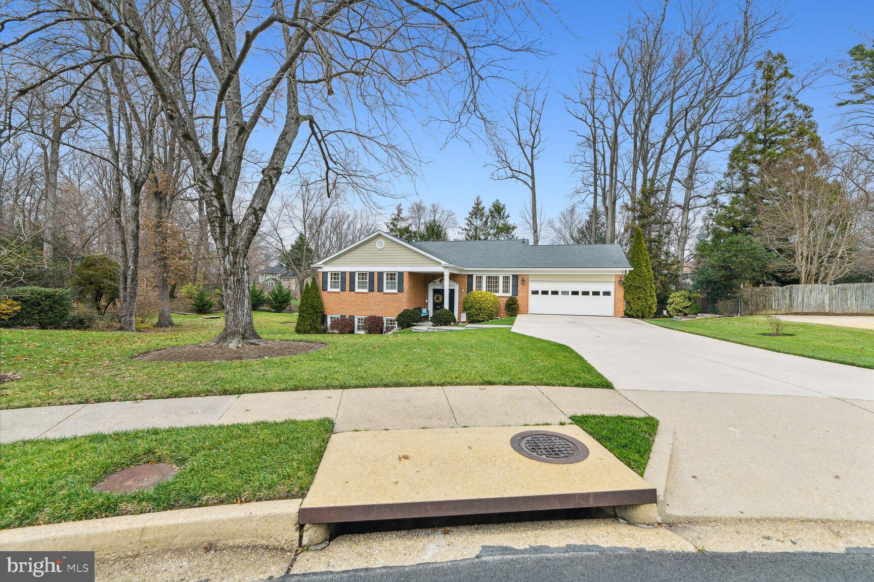3300 Clearwood Ct