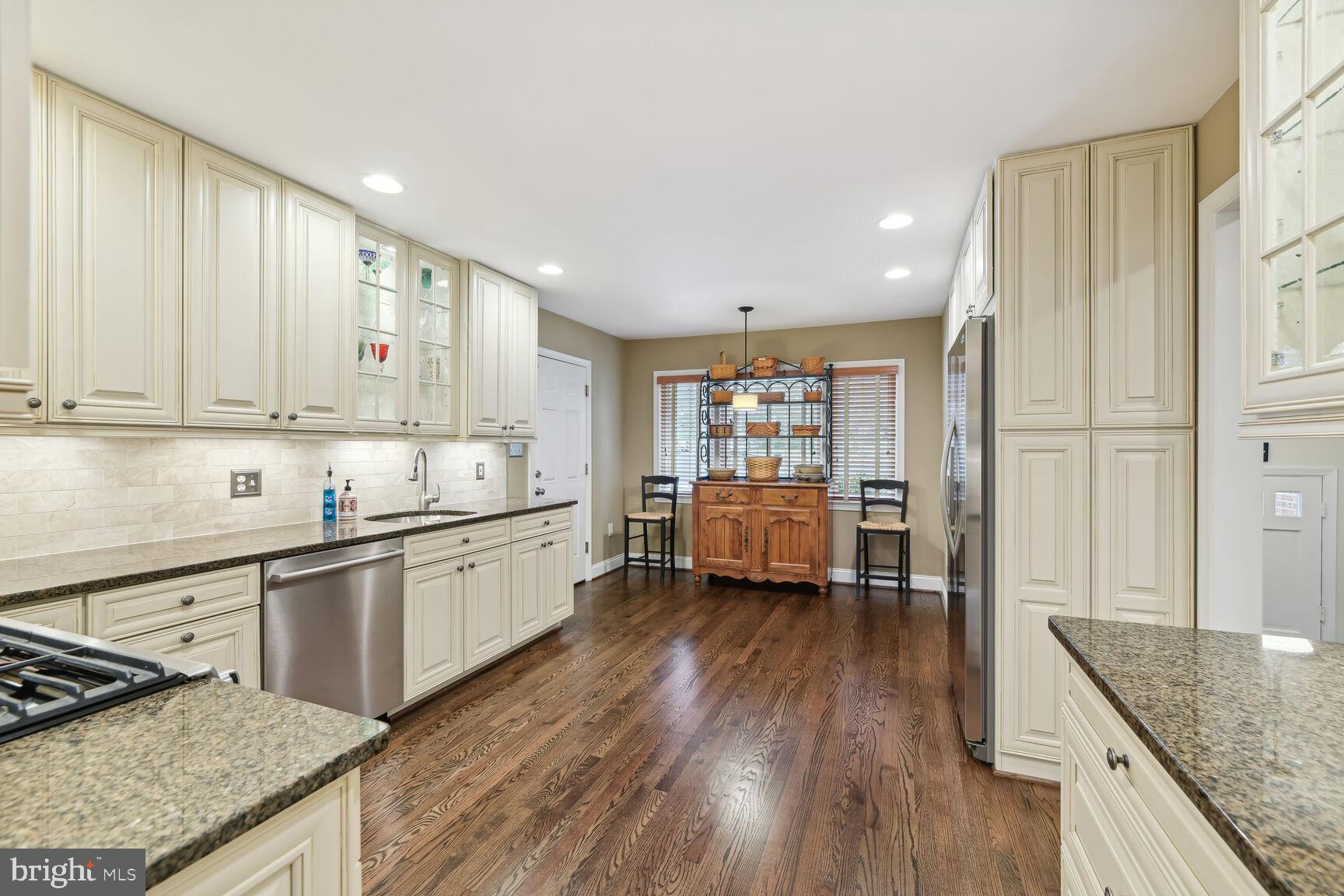 3300 Clearwood Ct