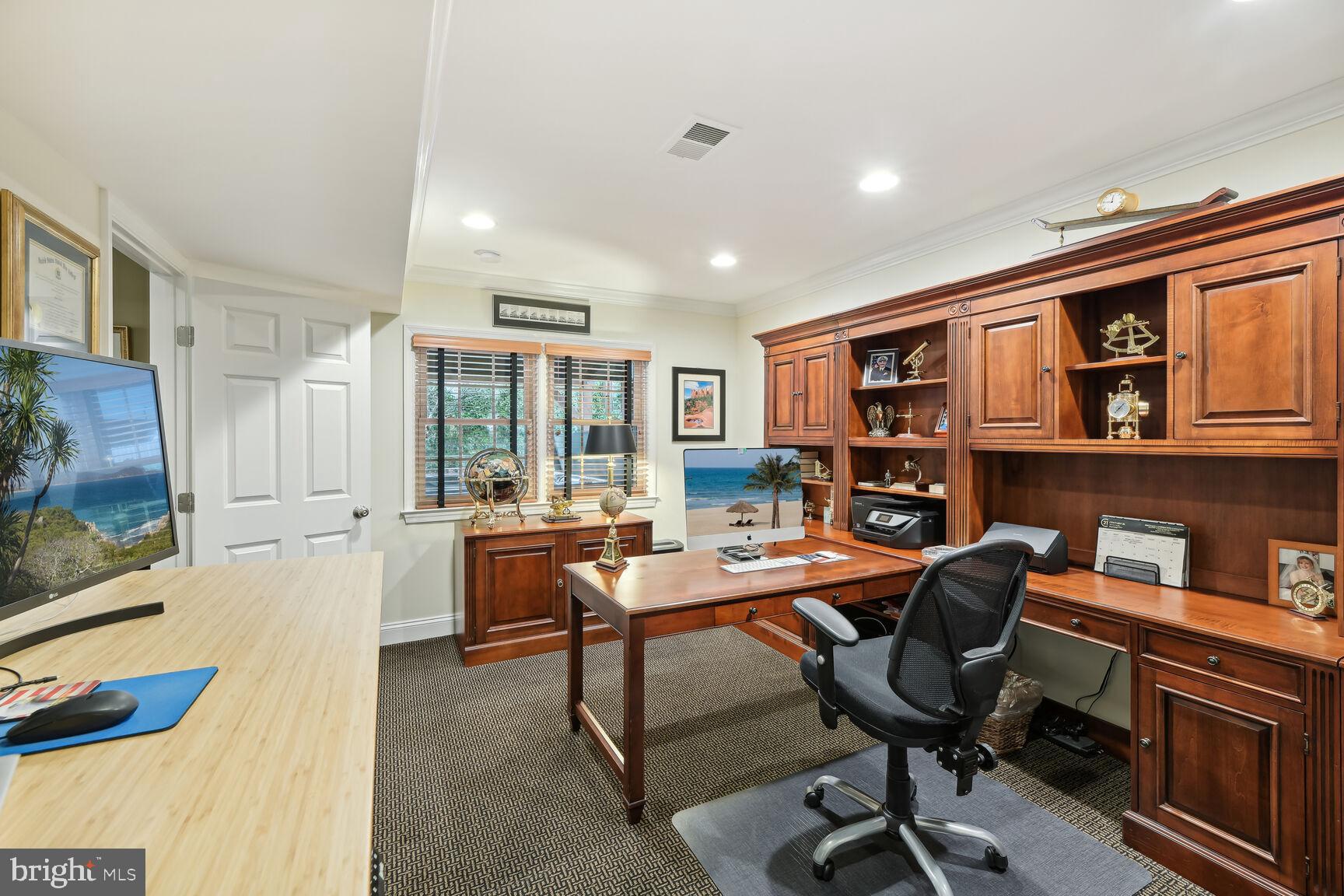 3300 Clearwood Ct