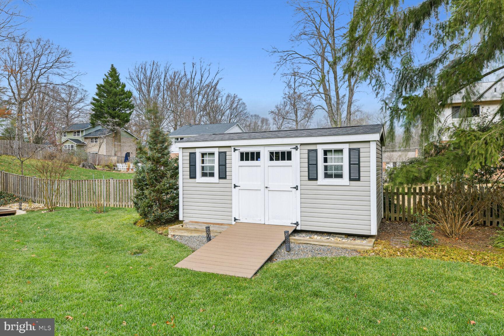 3300 Clearwood Ct