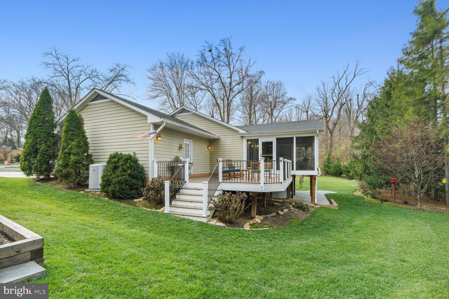 3300 Clearwood Ct