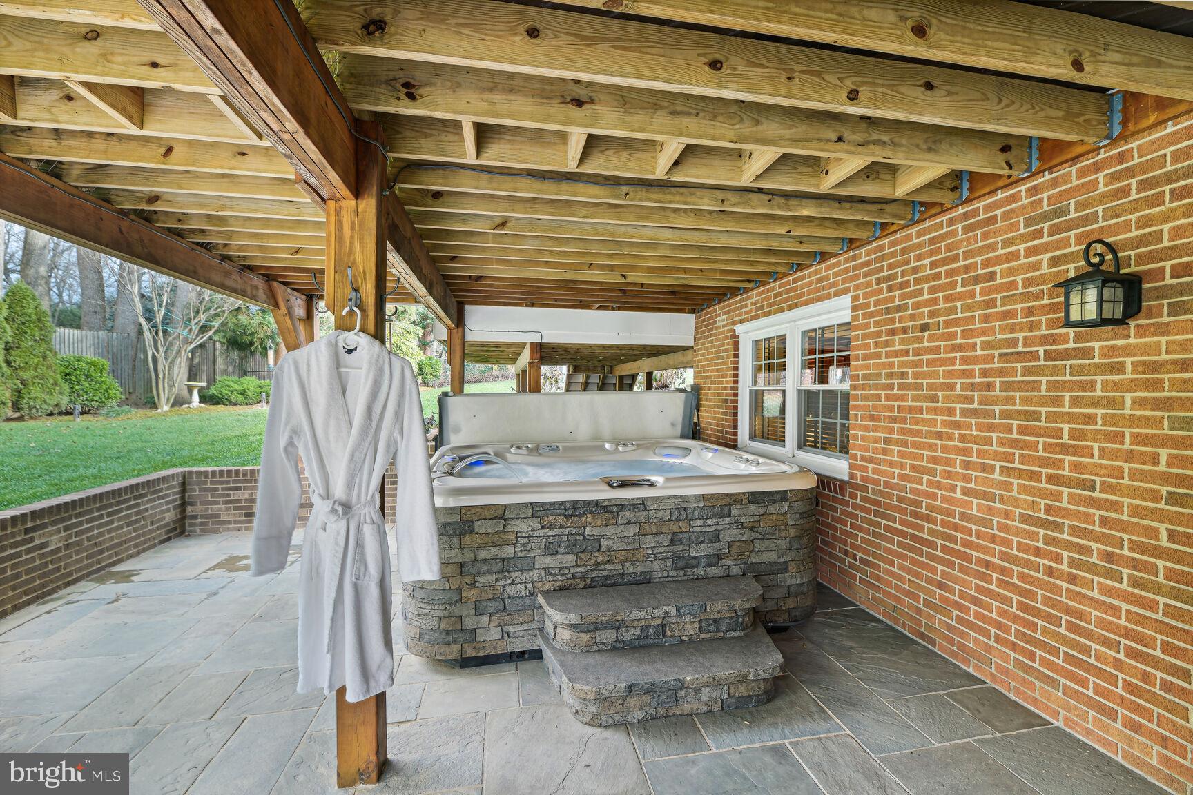 3300 Clearwood Ct