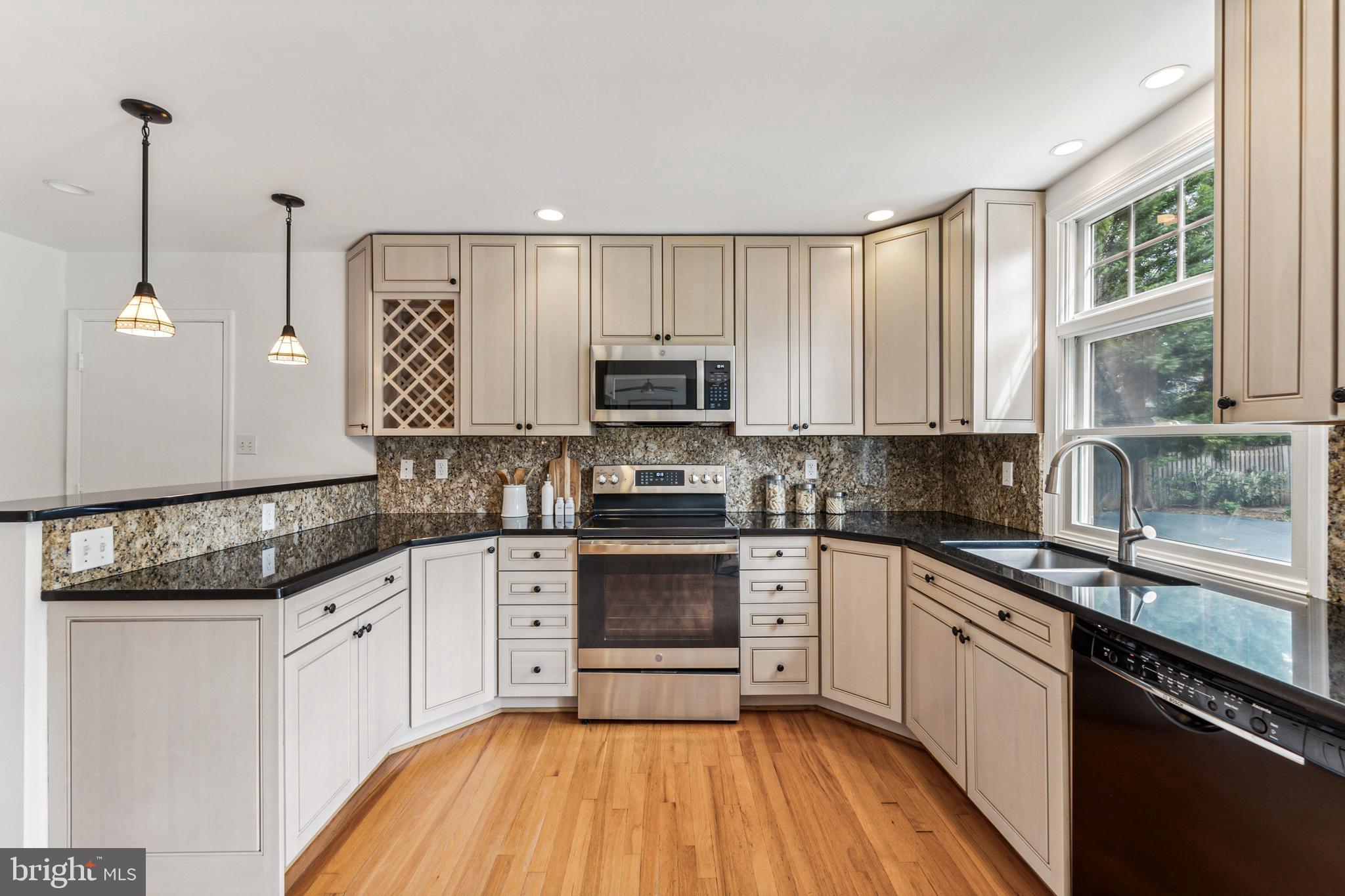 203 Ceret Ct SW