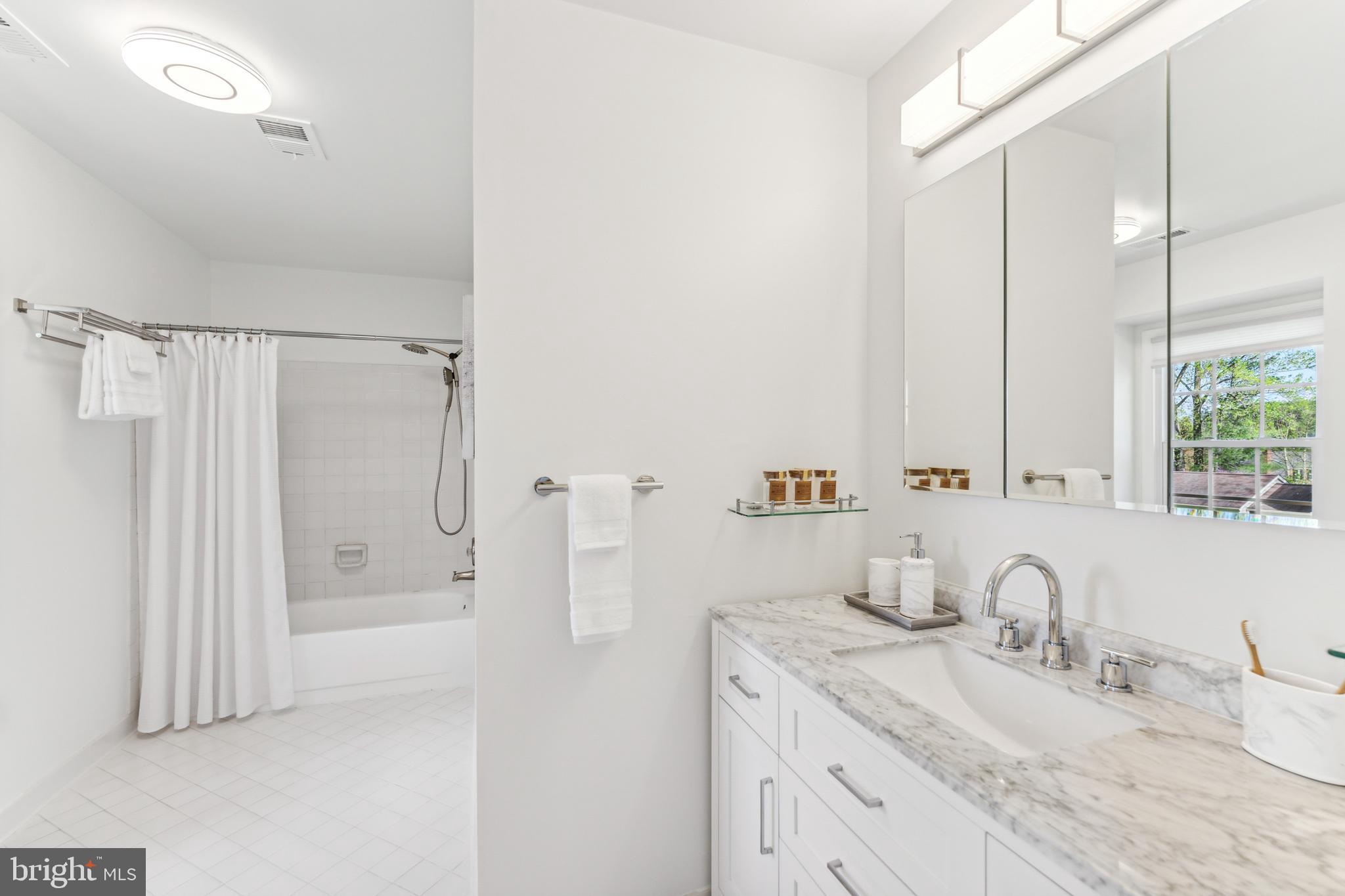 203 Ceret Ct SW