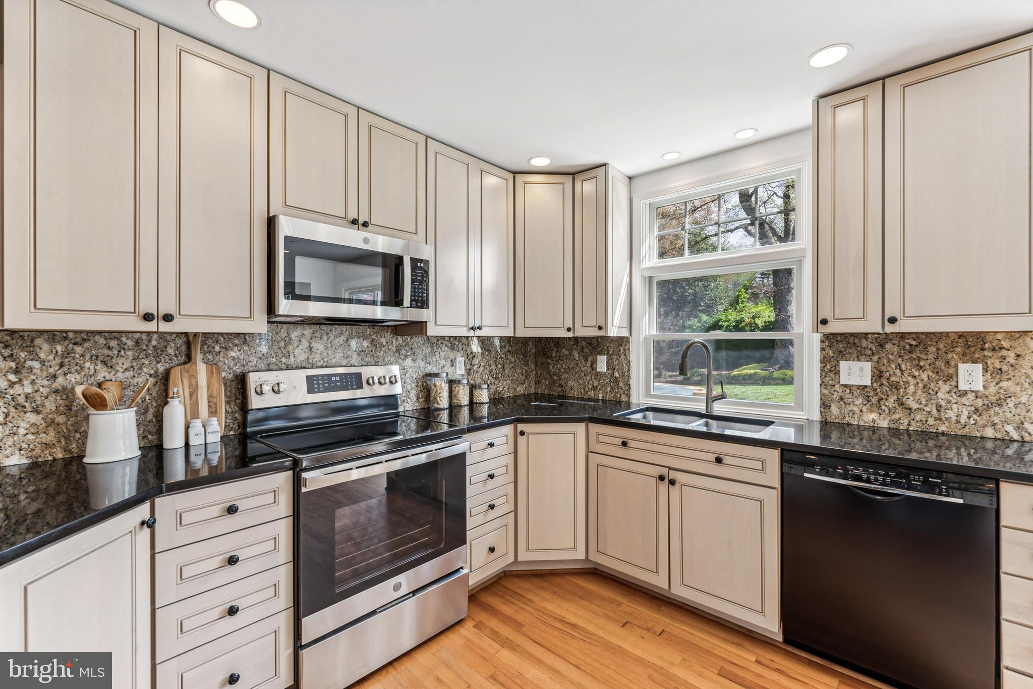 203 Ceret Ct SW
