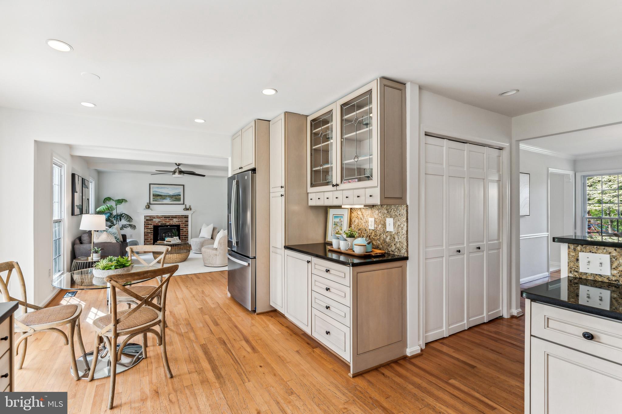 203 Ceret Ct SW
