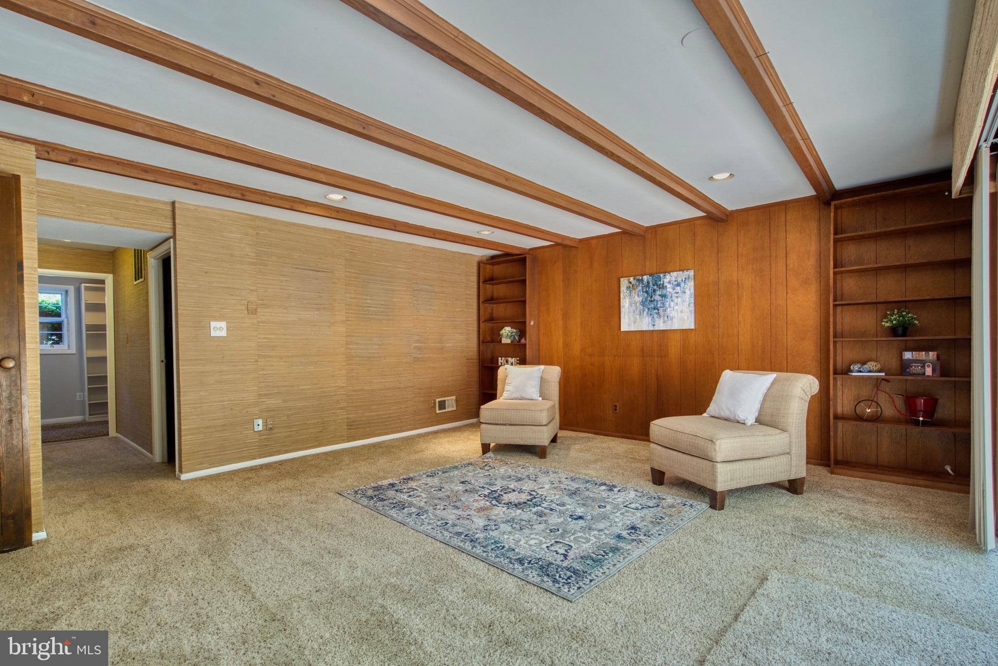 8607 Canterbury Dr