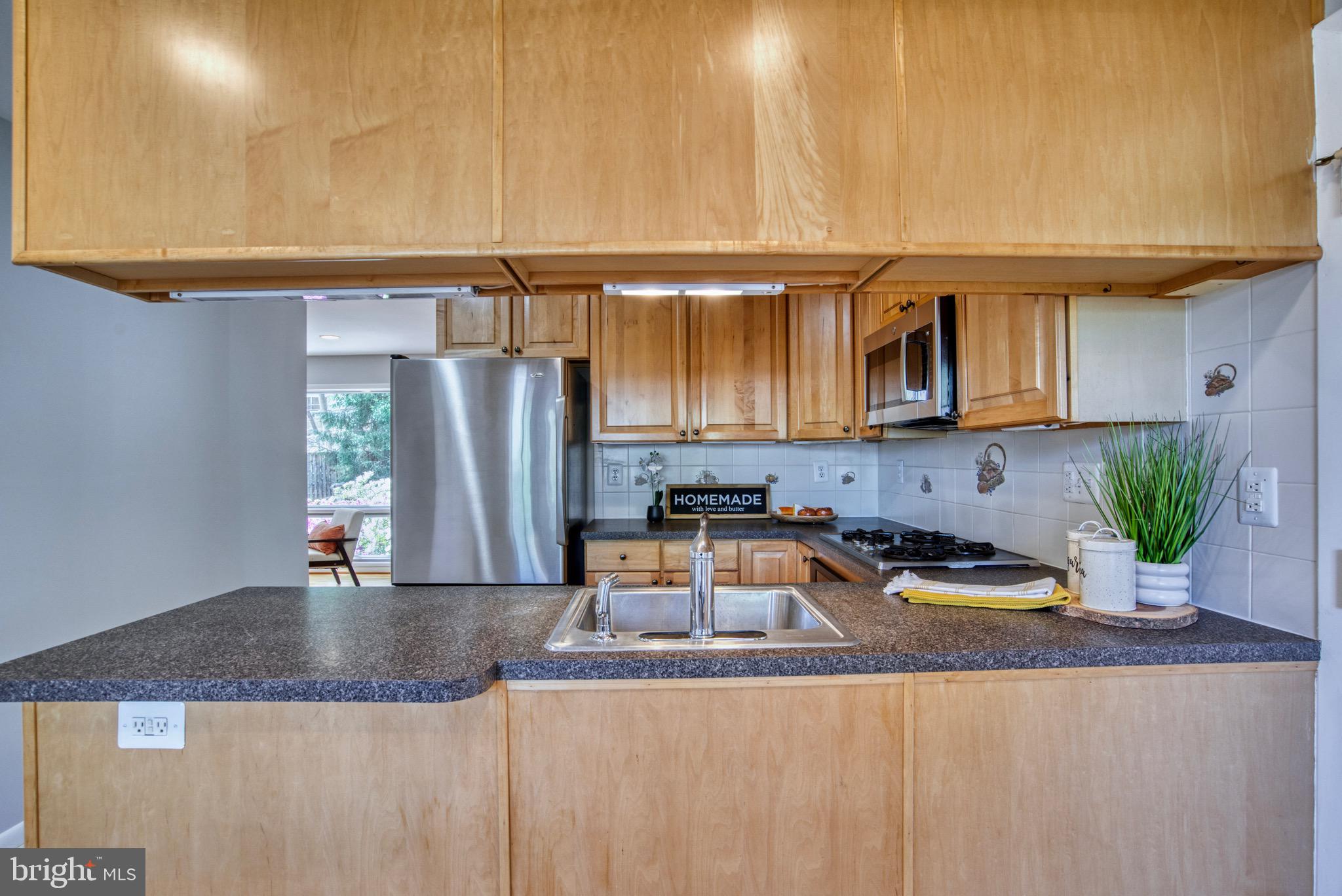 8607 Canterbury Dr