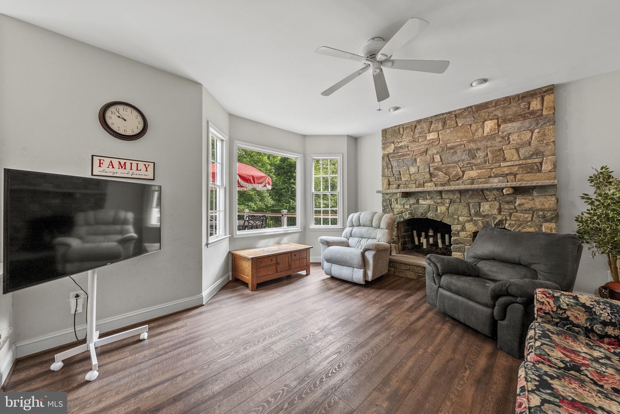 6101 Tobey Ct